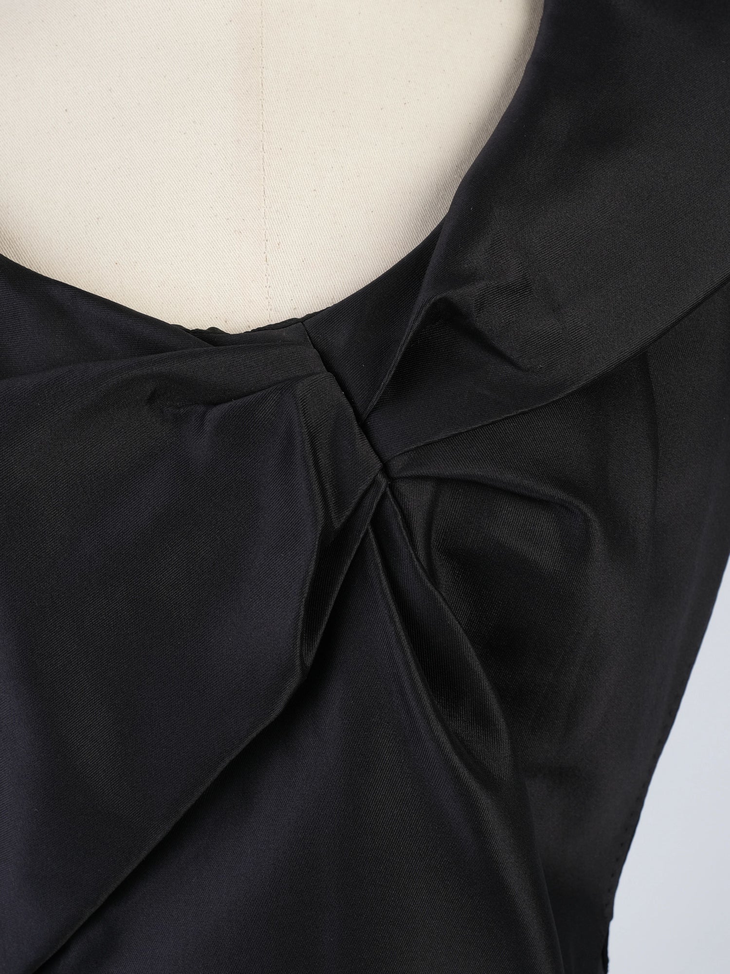 NEW Louis Vuitton Black Silk Dress Size L with Unique Collar Detail