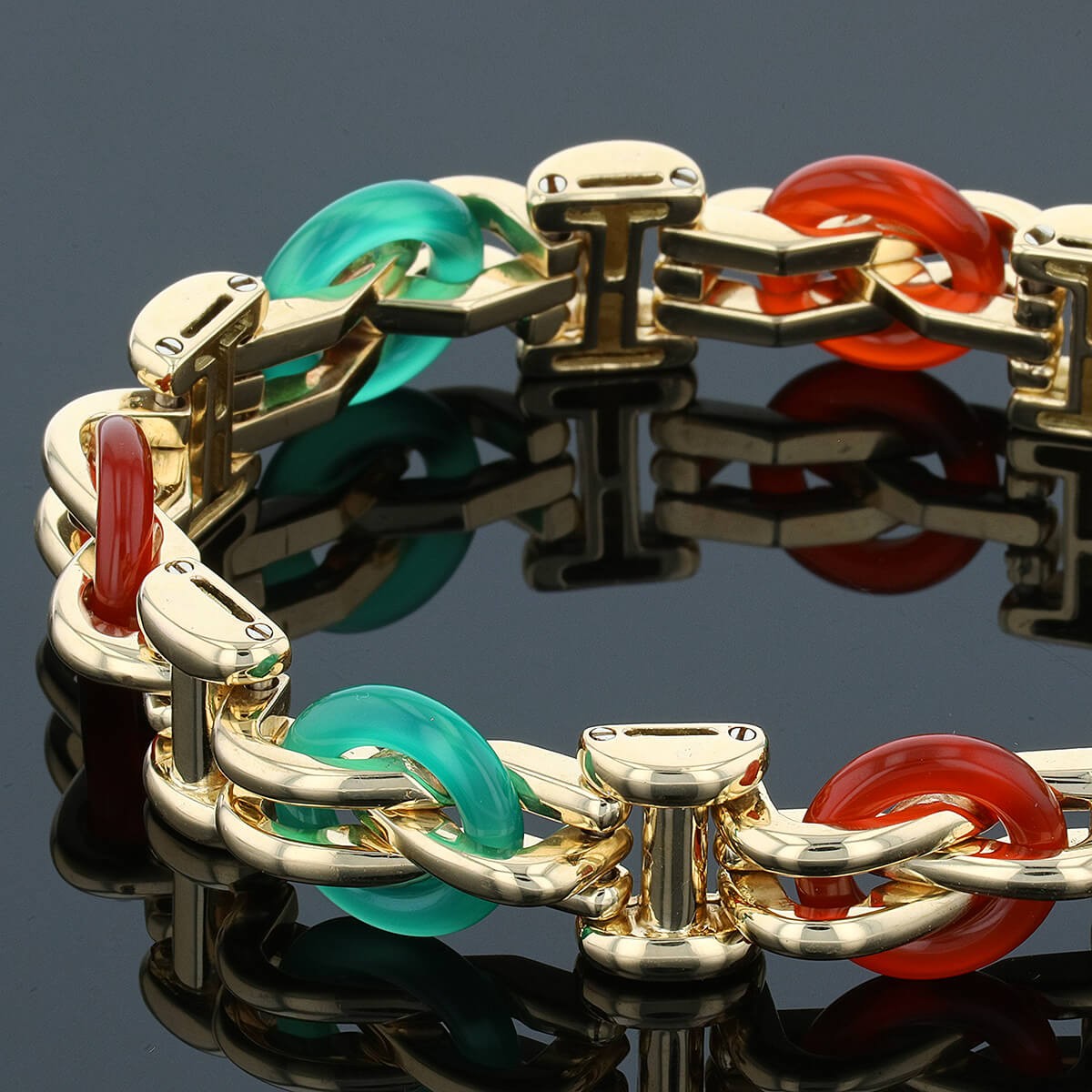 Cornaline, chrysoprase and gold bracelet