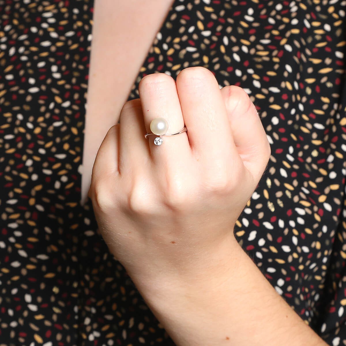 Cultured pearl, diamond and gold ring
