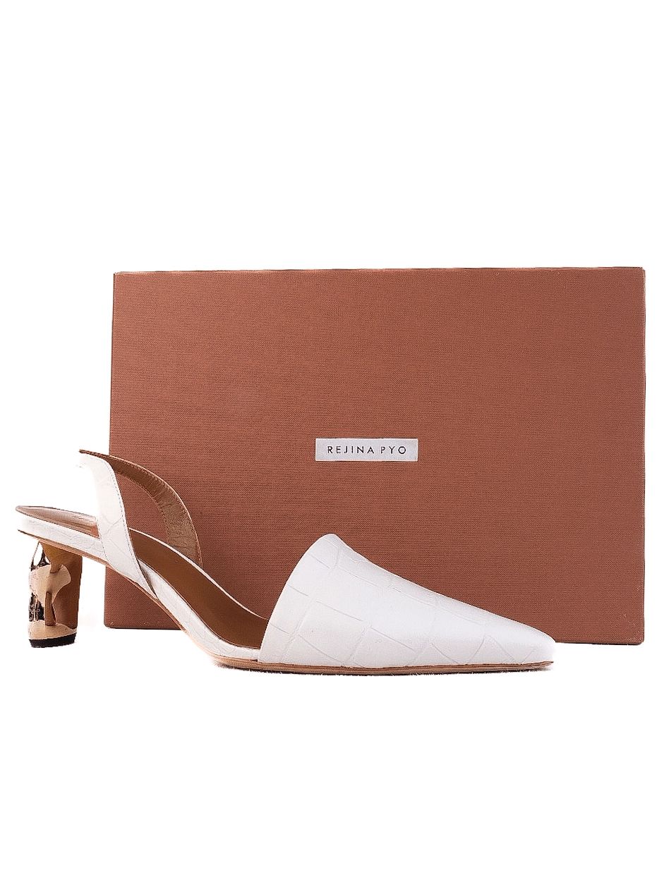 Excellent White Leather High-Heeled Shoes Size 41 with Gold Heel