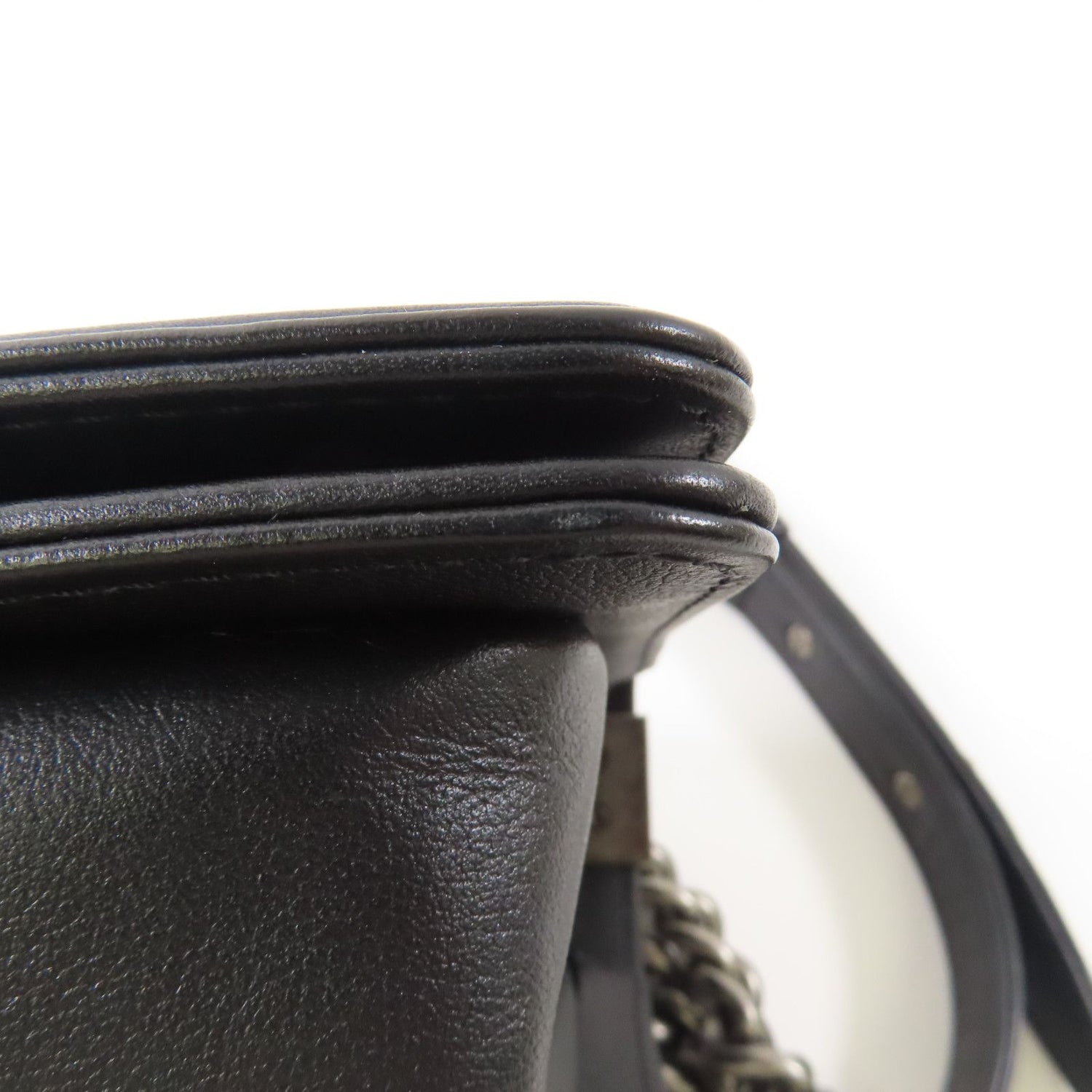 Chanel Black Cowhide Leather Boy 20 Cross Shoulder Bag Calfskin (cowhide) A 67085