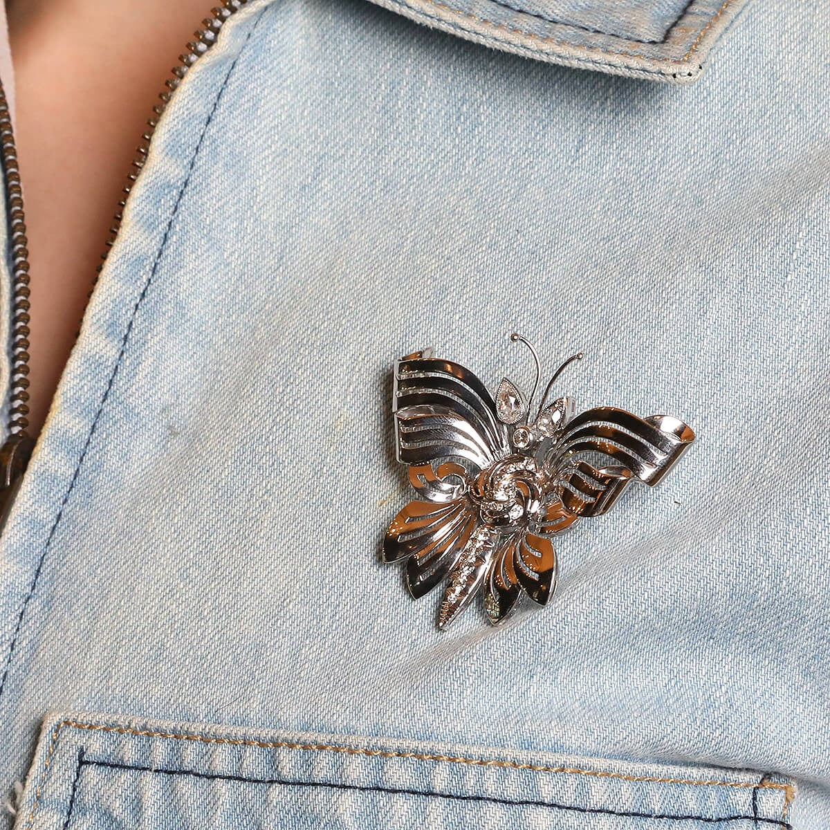 Diamonds and gold brooch
