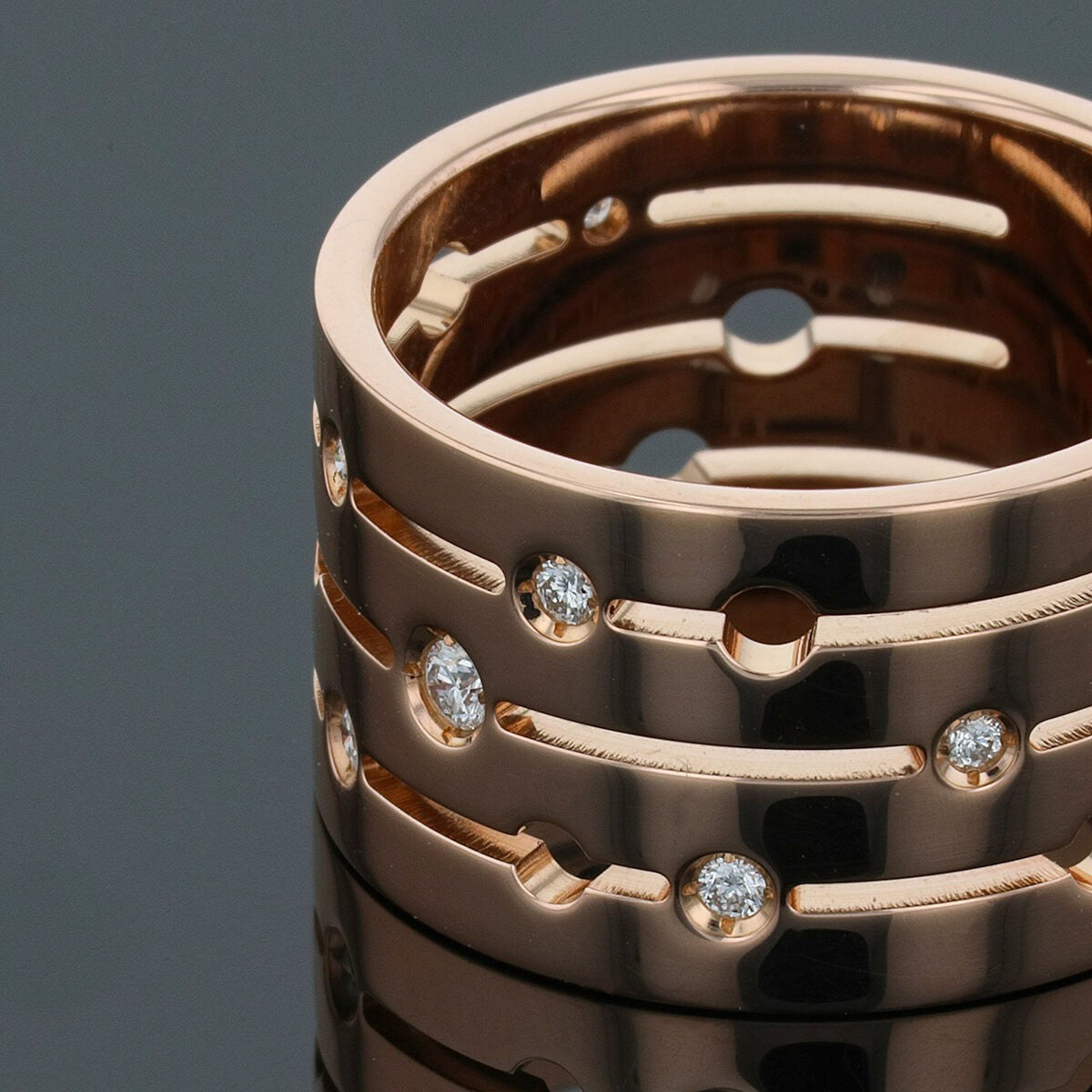 Dinh Van Pulse diamonds and gold ring