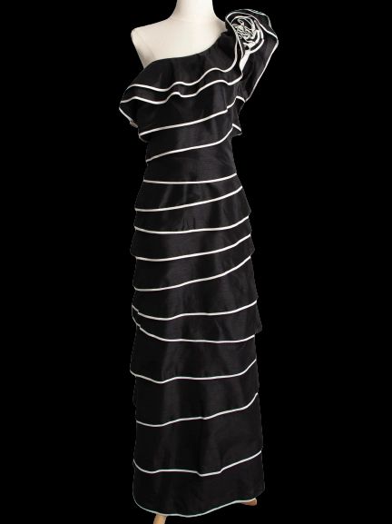 Good Pearce Fionda Black One-Shoulder Dress with Ruffles