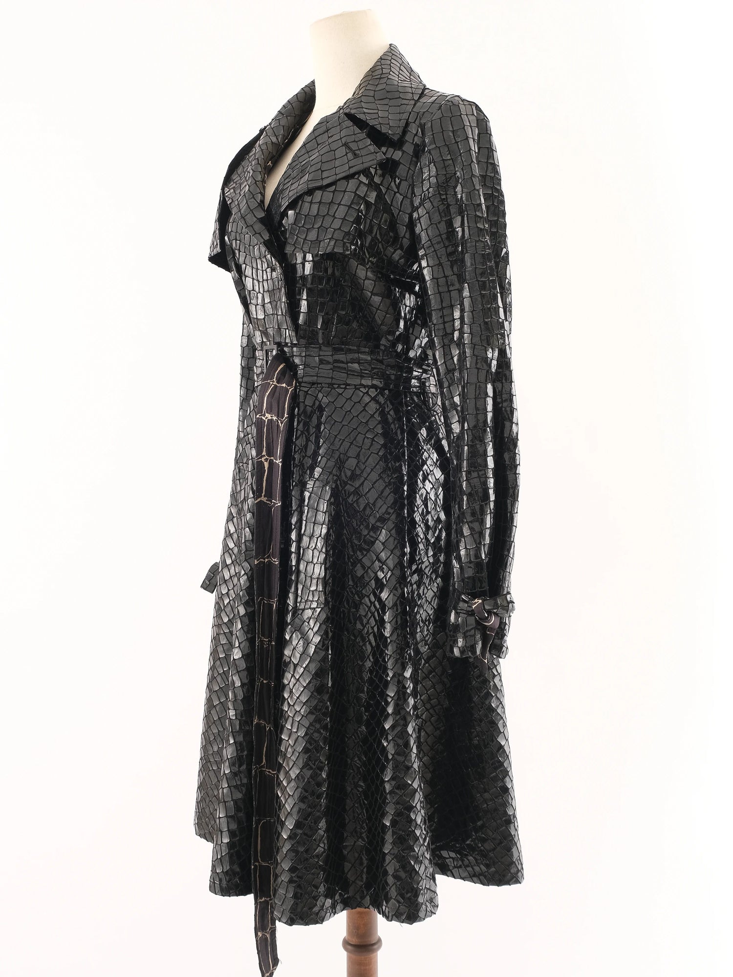 Excellent Armani Collezioni Black Crocodile-Patterned Trench Coat L