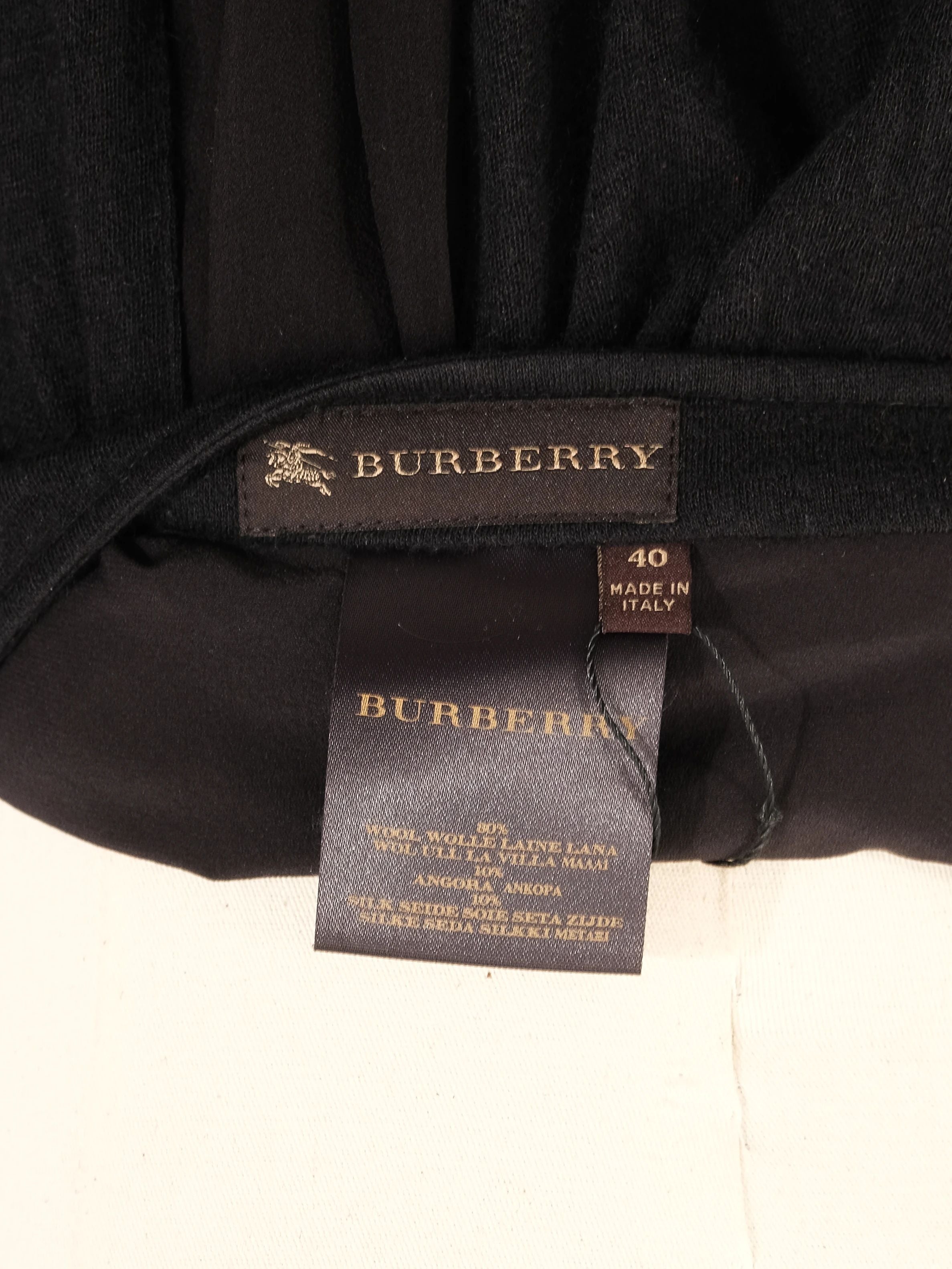 Excellent Burberry Black Wool Skirt Size S with Pleated Design