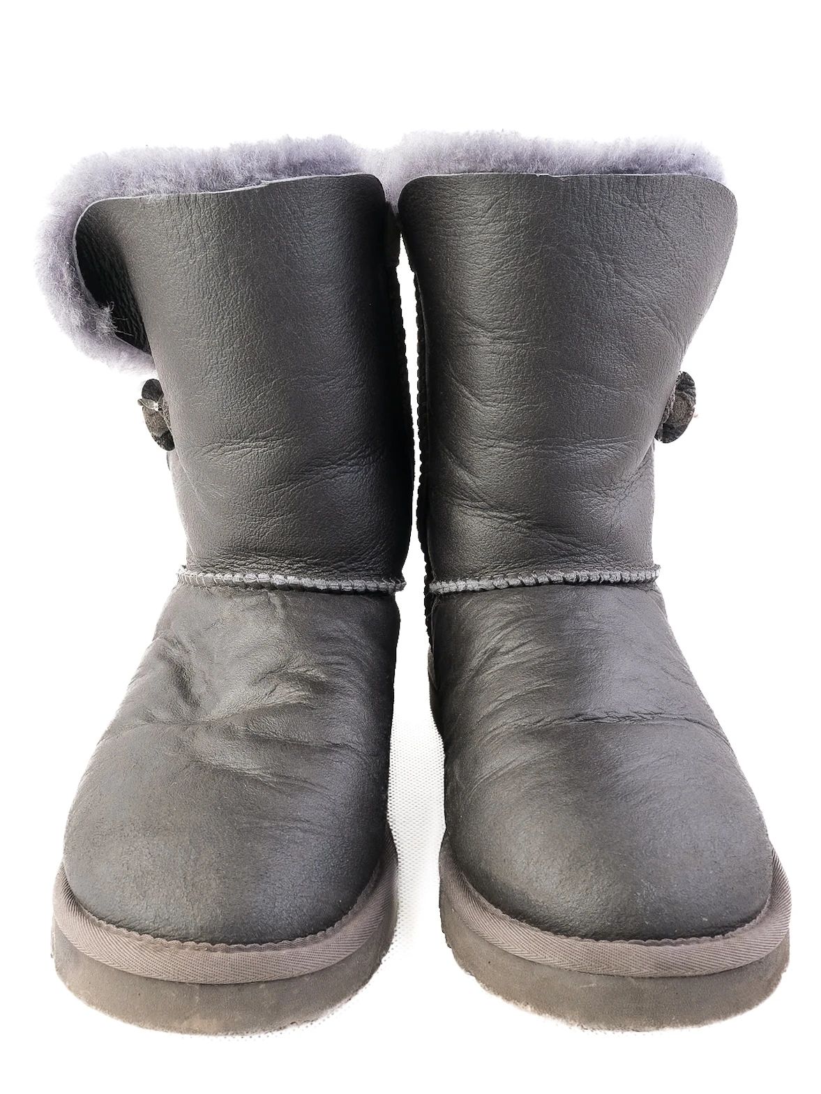 Excellent UGG Gray Leather Boots with Fuzzy Lining Size 37