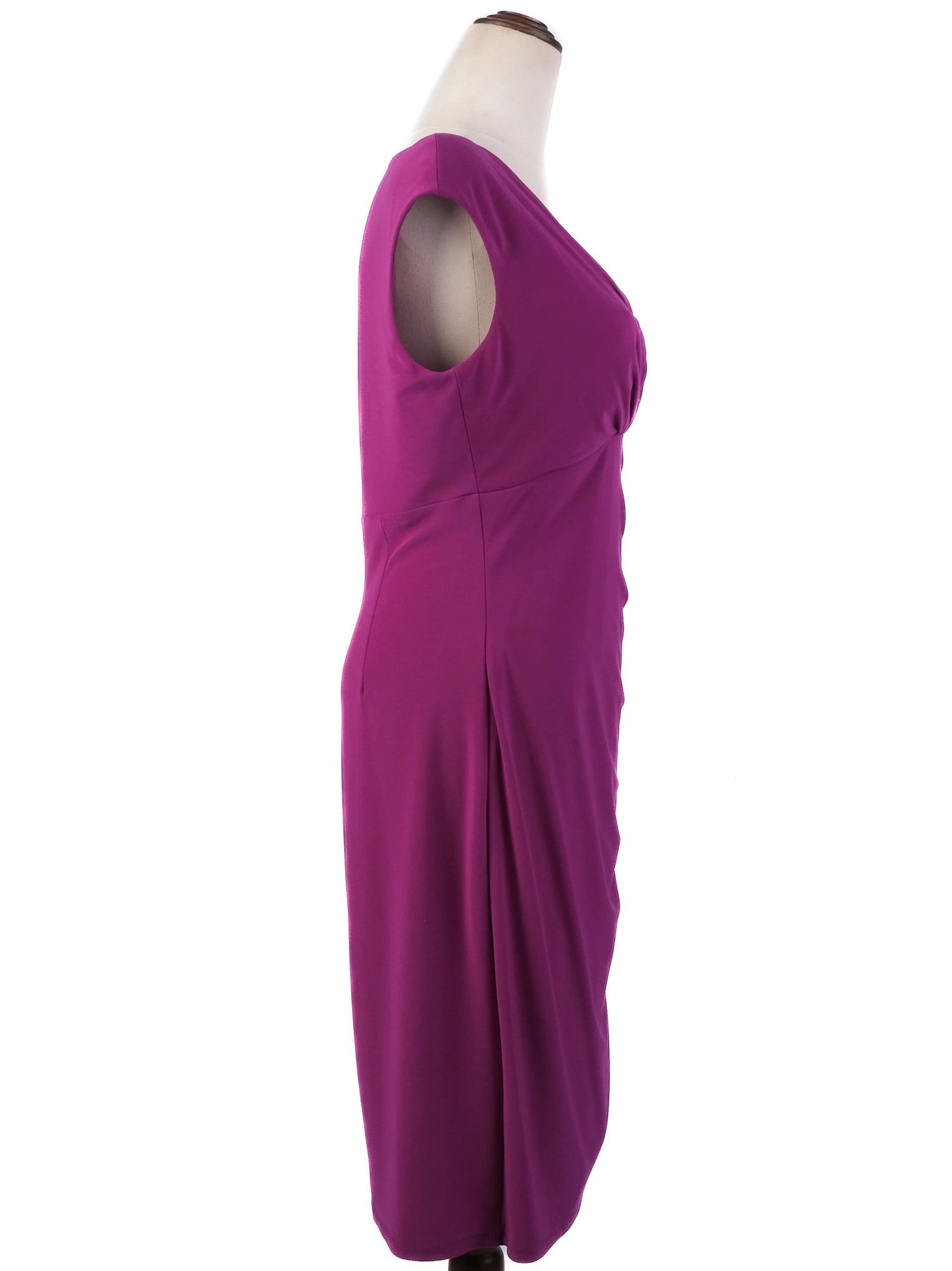 Excellent Ralph Lauren Purple Fitted Dress Size M with V-Neckline