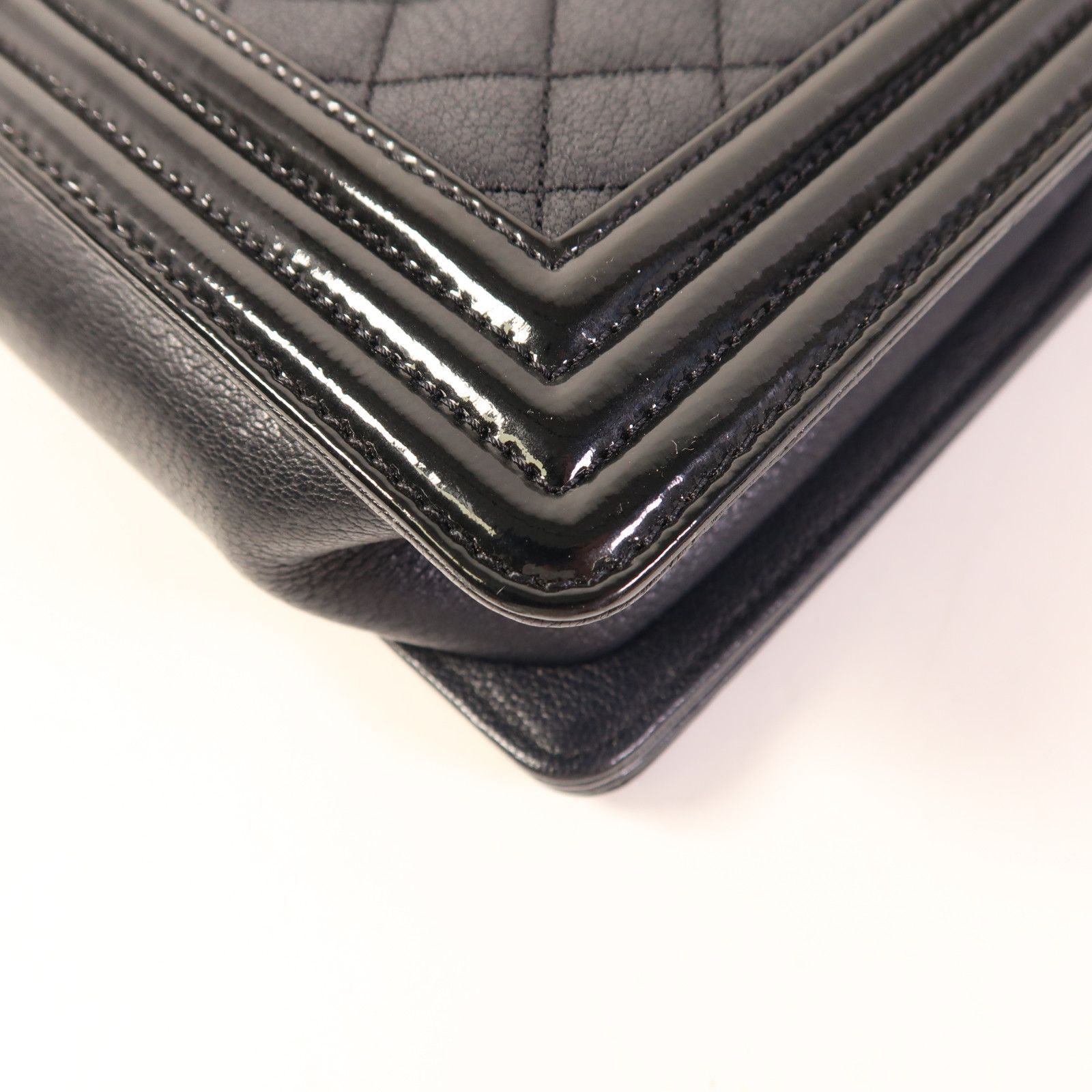 Chanel Black Cowhide Leather Crossbody Back Bag Calfskin (cowhide) Boy 28