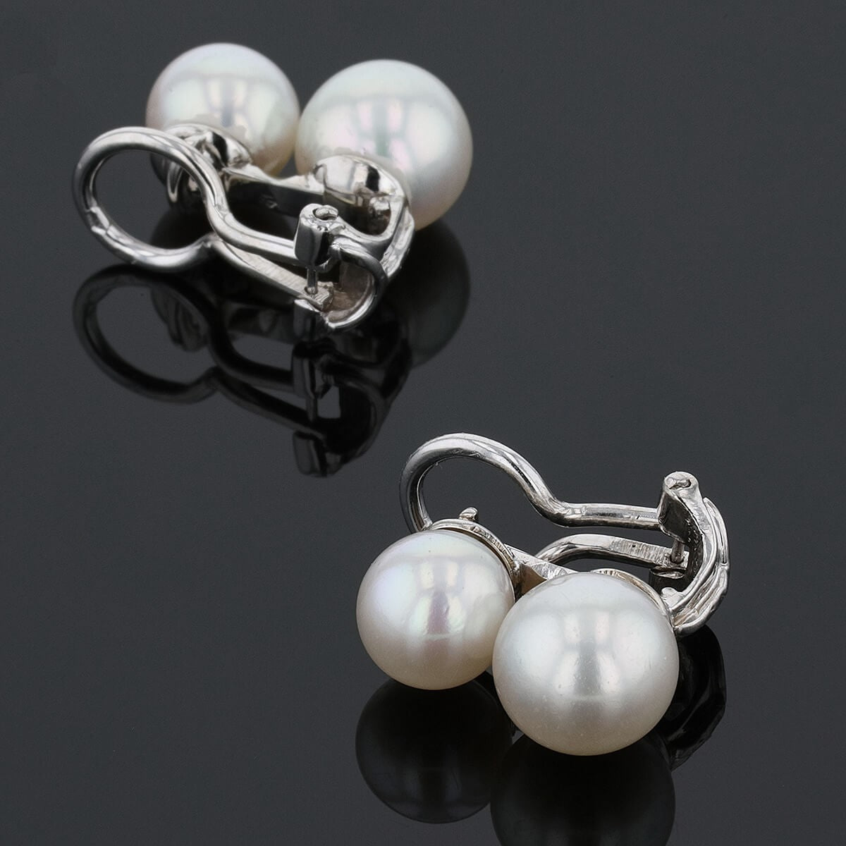 Gold and cultured pearls earrings