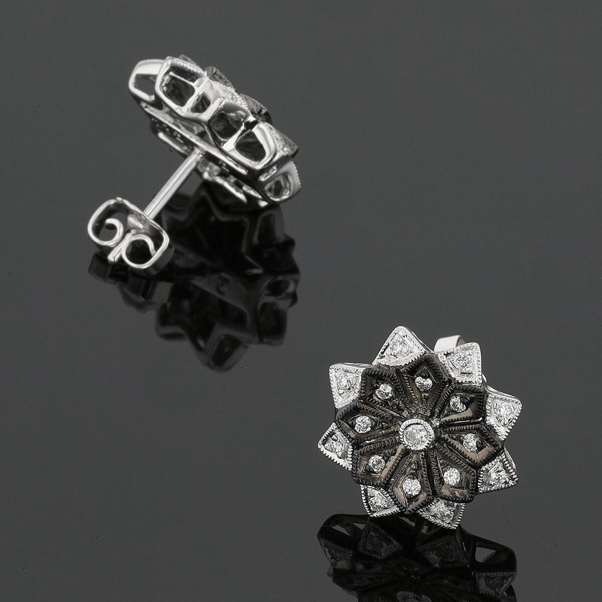 Gold and diamonds earrings