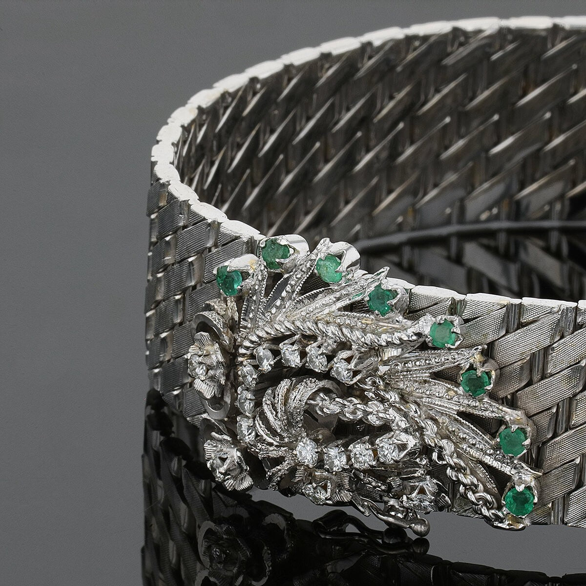 Gold, diamonds and emeralds bracelet