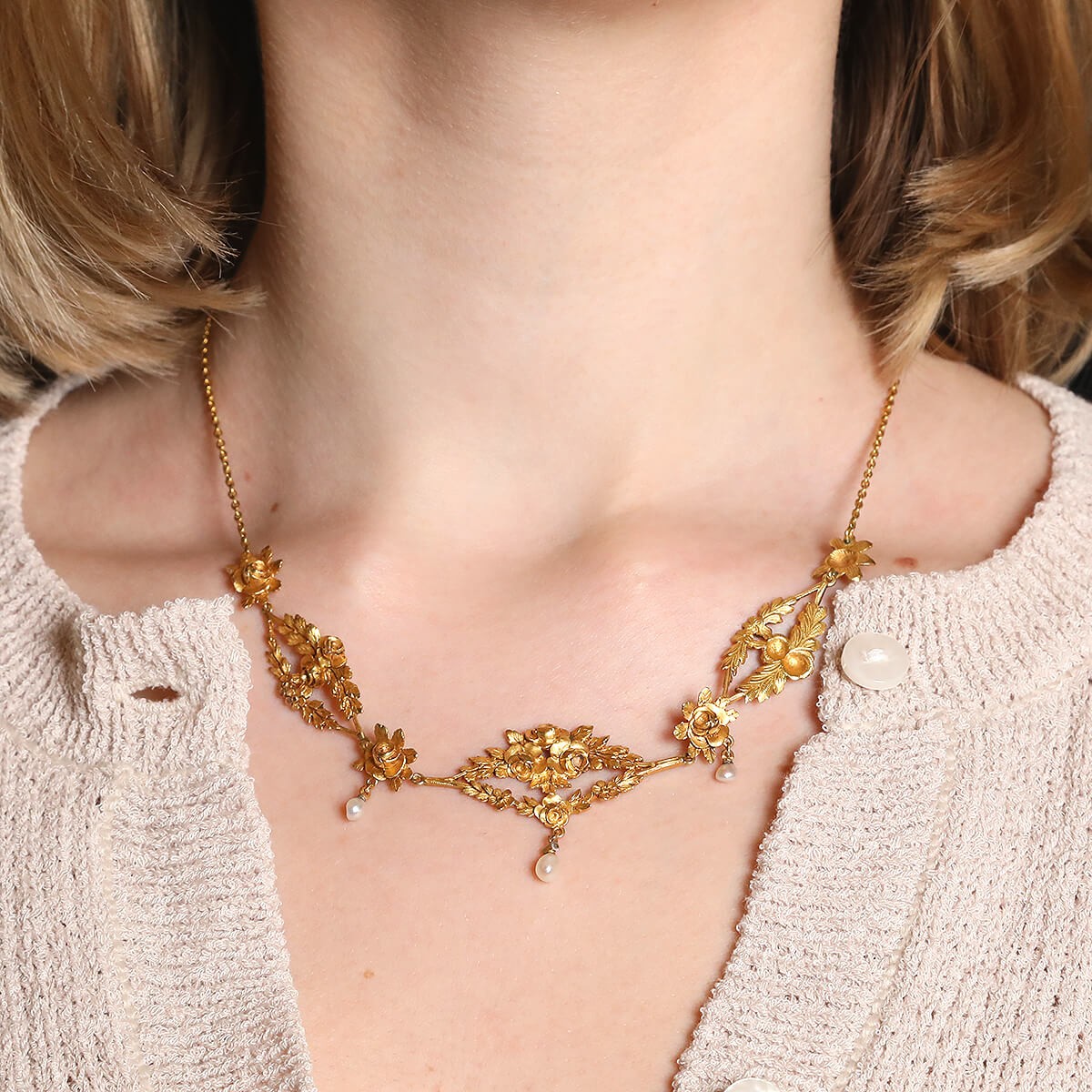 Gold and diamonds necklace