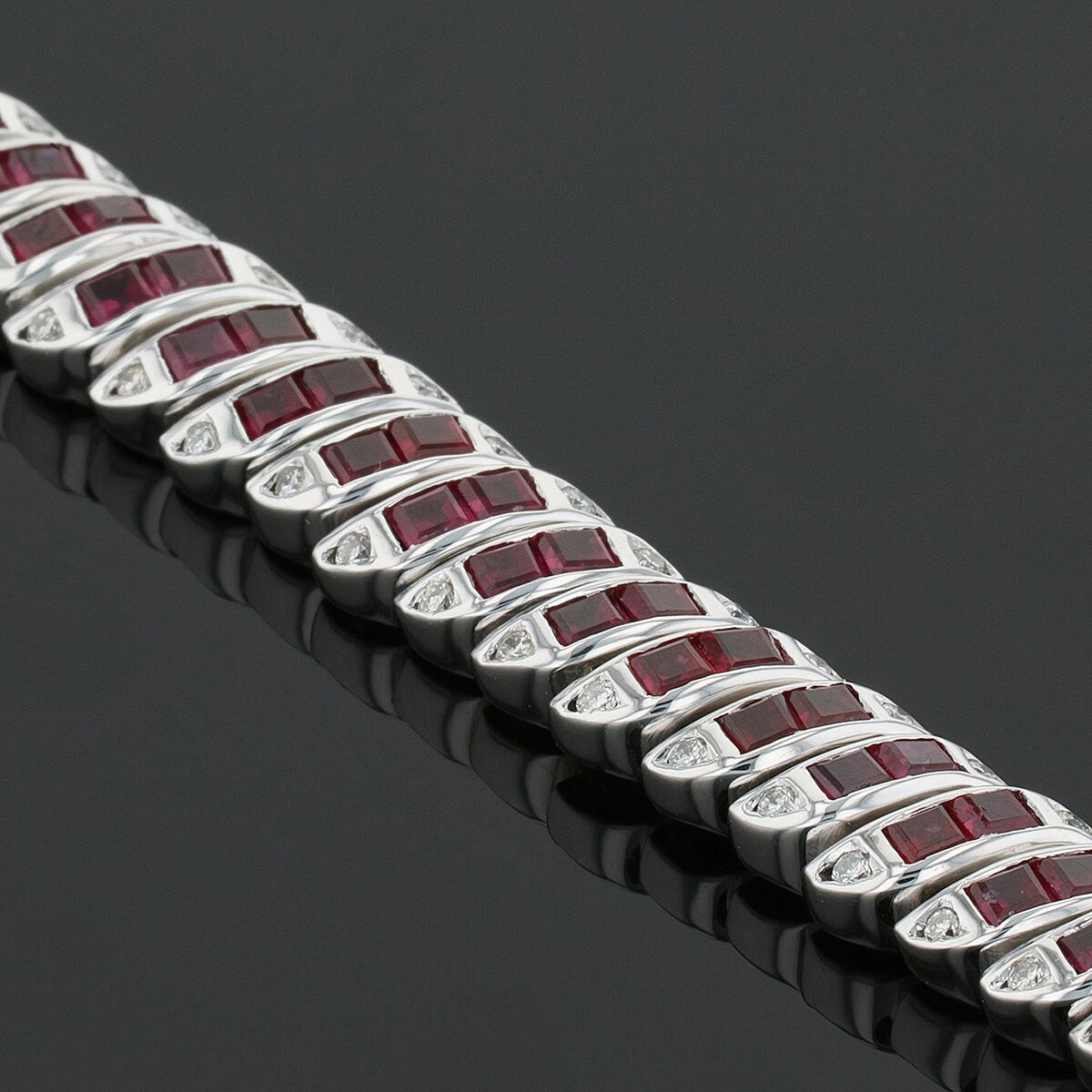 Gold, rubies and diamonds bracelet