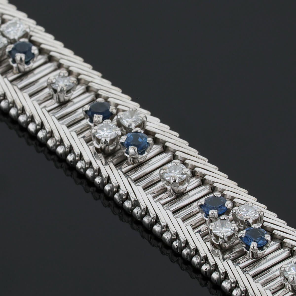 Gold, sapphires and diamonds bracelet
