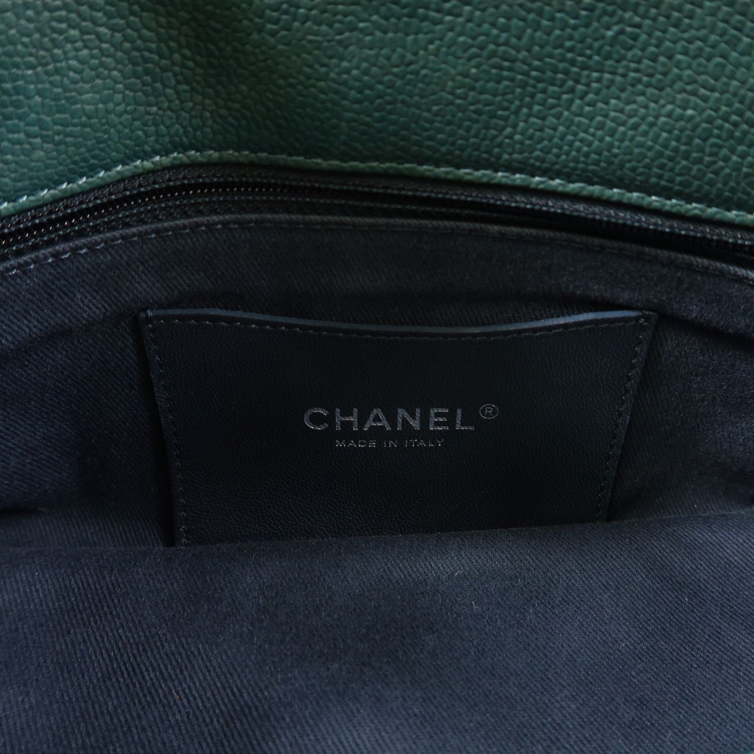 Chanel Green Cowhide Leather Chain Shoulder Silver Chain Shoulder Back Bag Calfskin (cowhide)