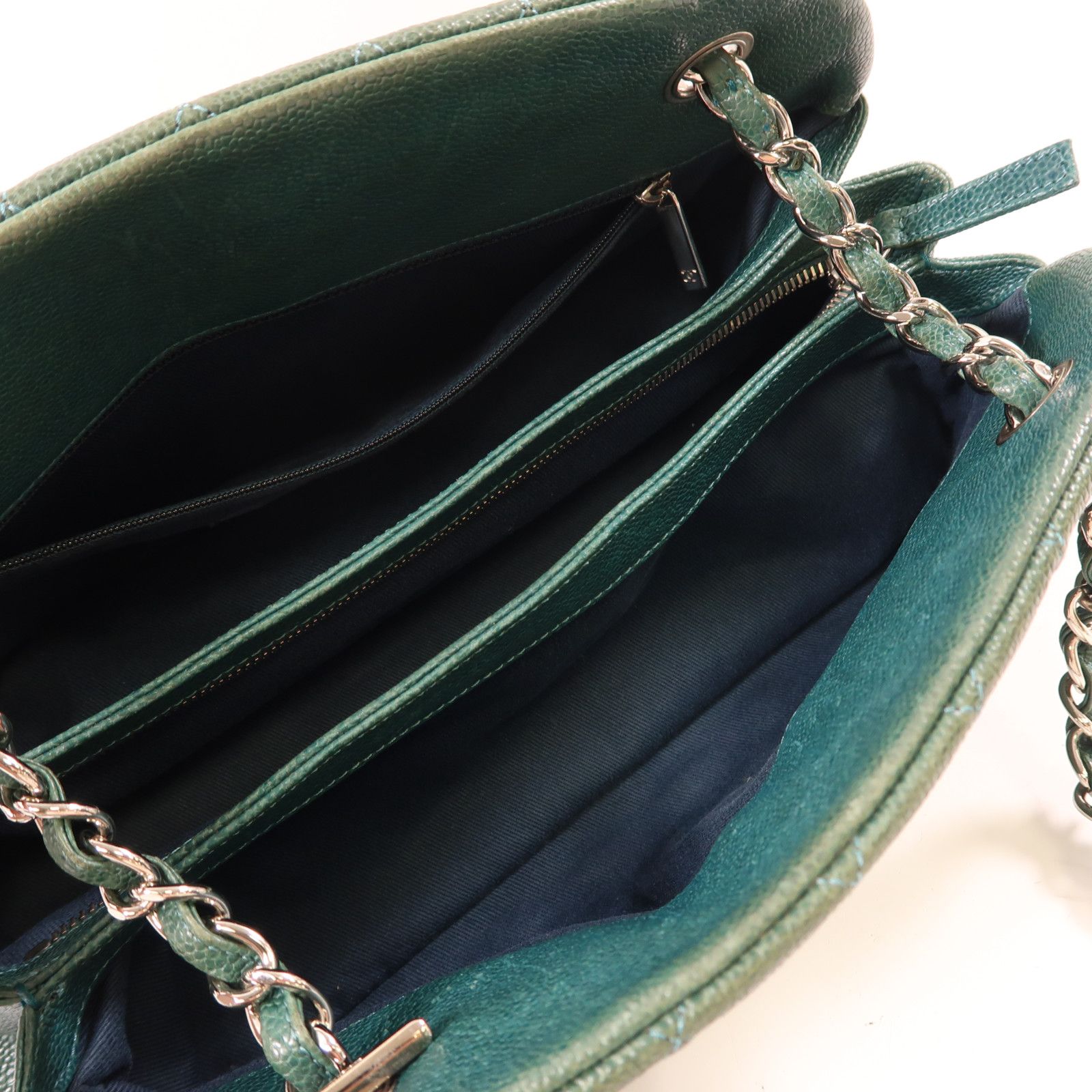 Chanel Green Cowhide Leather Chain Shoulder Silver Chain Shoulder Back Bag Calfskin (cowhide)