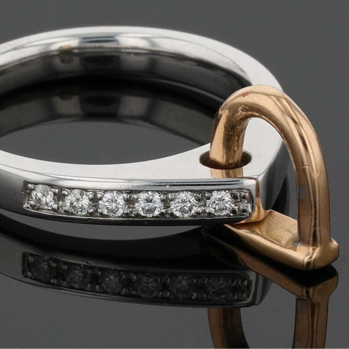 Lilistone diamonds and gold ring