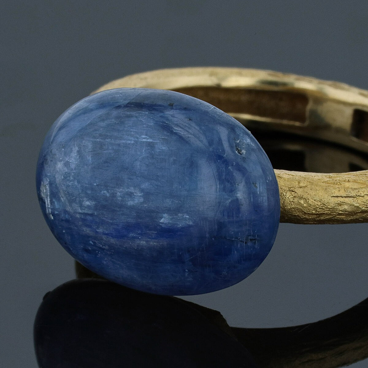 Luis Navarro sapphire and gold ring