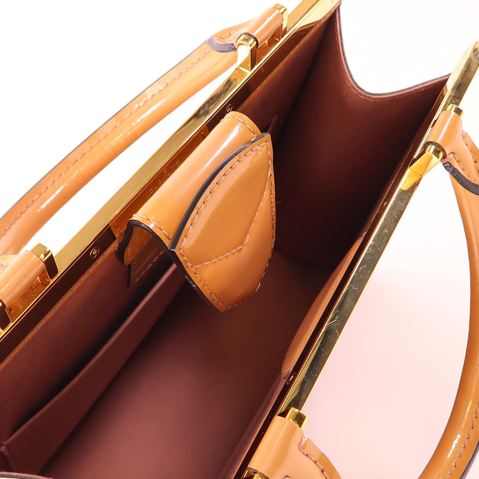 Louis Vuitton Lacquered Leather Deesse Pm Kinpaku Handmade Bag Beige Handbag M 91596
