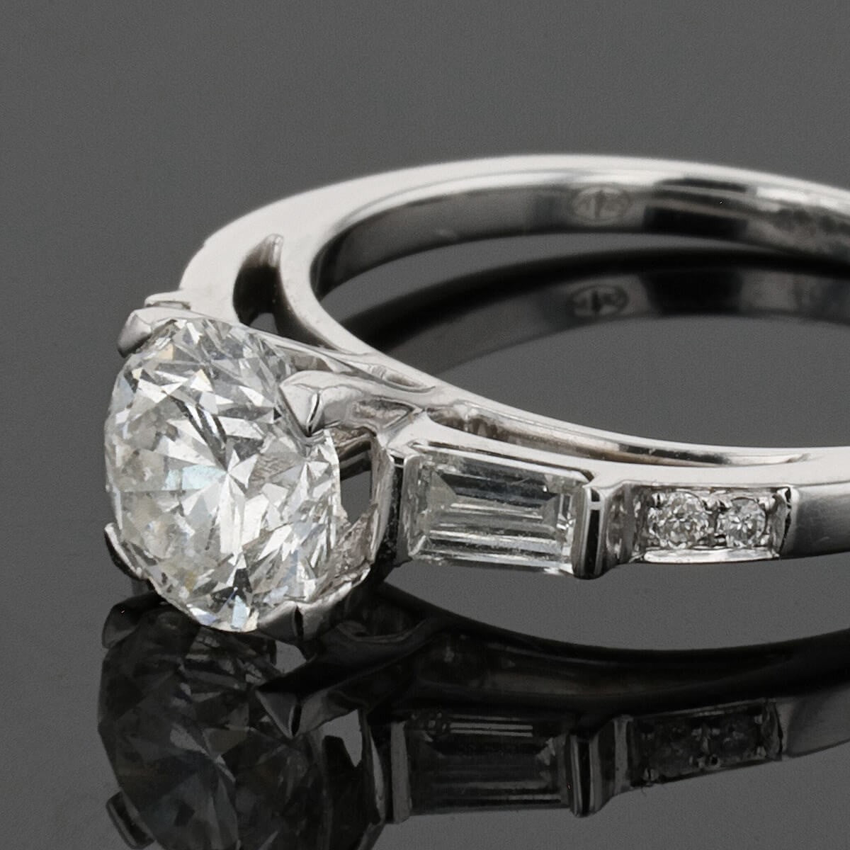 Mauboussin Courtisane diamonds and gold ring