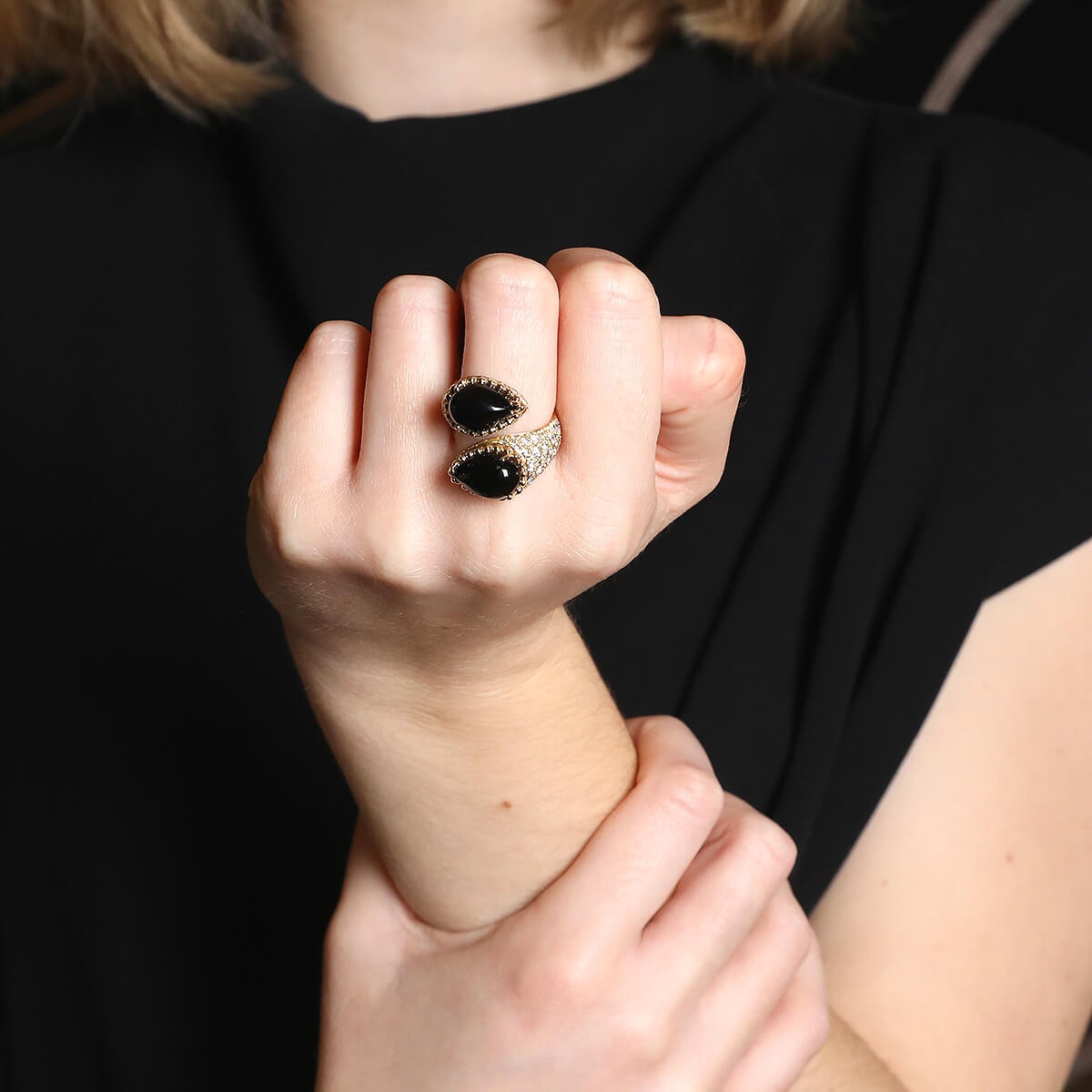 Onyx, diamonds and gold ring