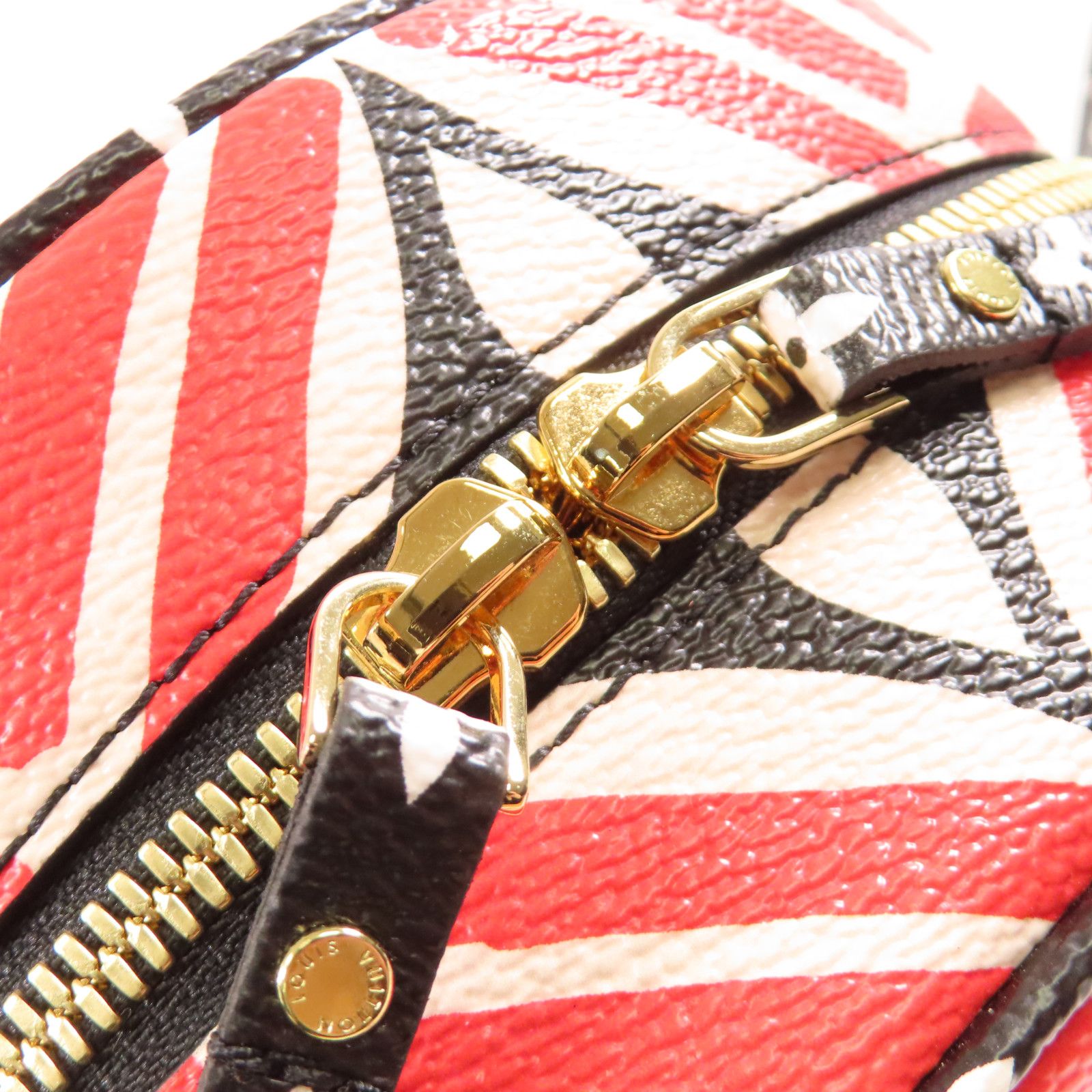 Louis Vuitton Monogram Giant Boite Chapeau Gold Shoulder Bag Red Black White Shoulder Bag M 45366