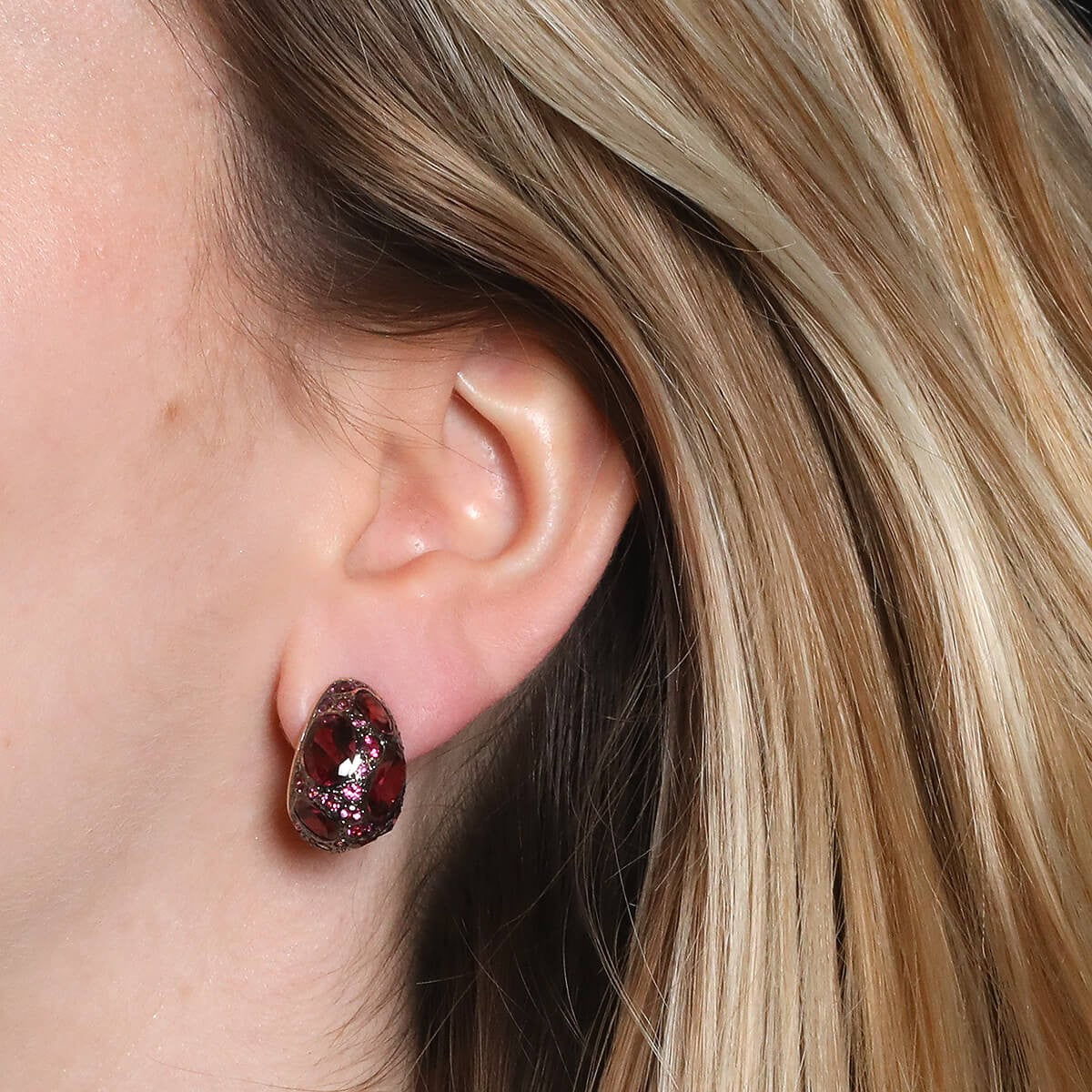 Pomellato Tabou garnets and gold earrings