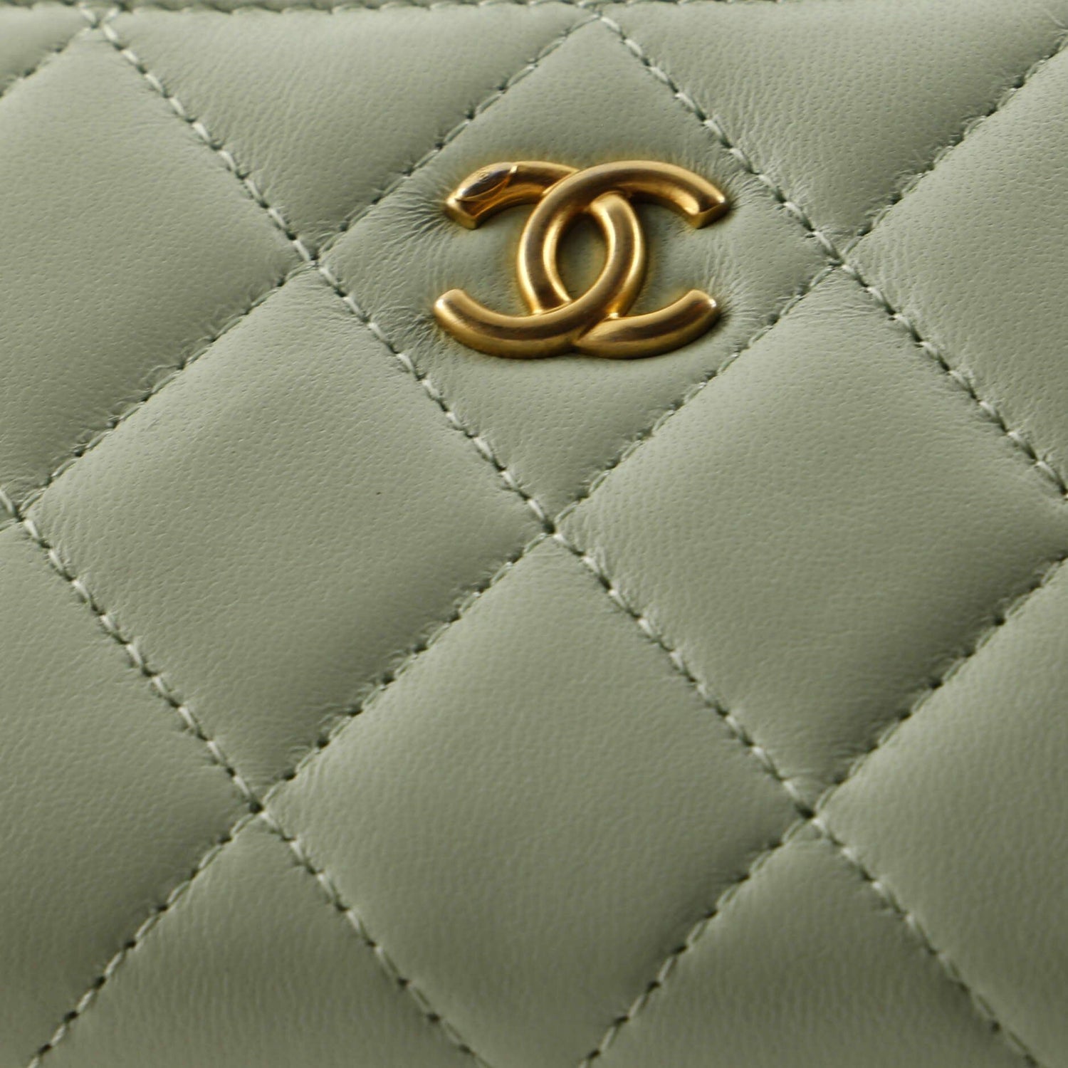 Chanel Pearl Crush Zip Around Card Holder On Chain Quilted Lambskin