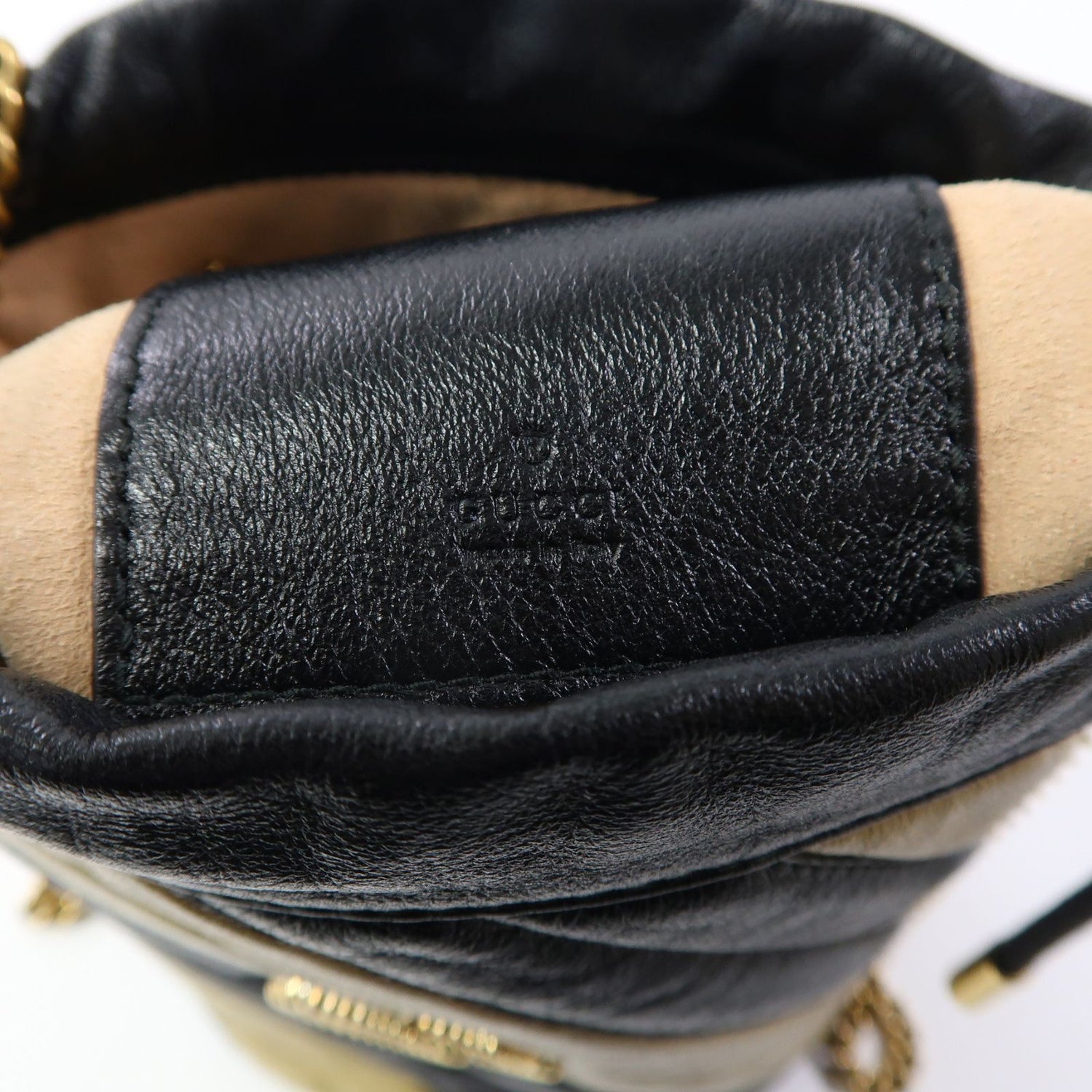 Gucci Cowhide Leather Gg Marmont Gold Crossbody Back Bag Black/black Color Shoulder Ba