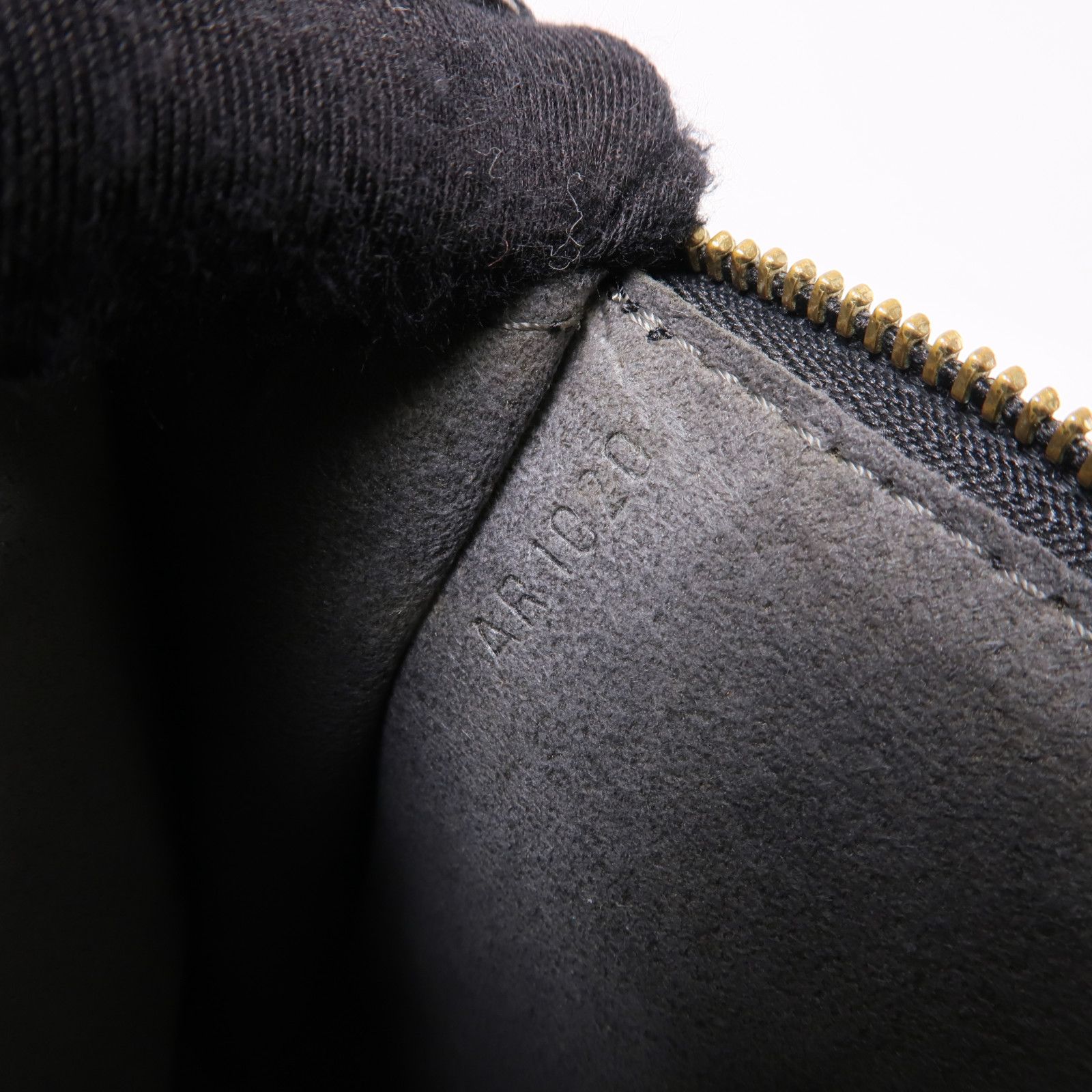 Louis Vuitton Epi Pochette Accessoires Pouch Gold Handmade Bag Black Black Handbag M 5294