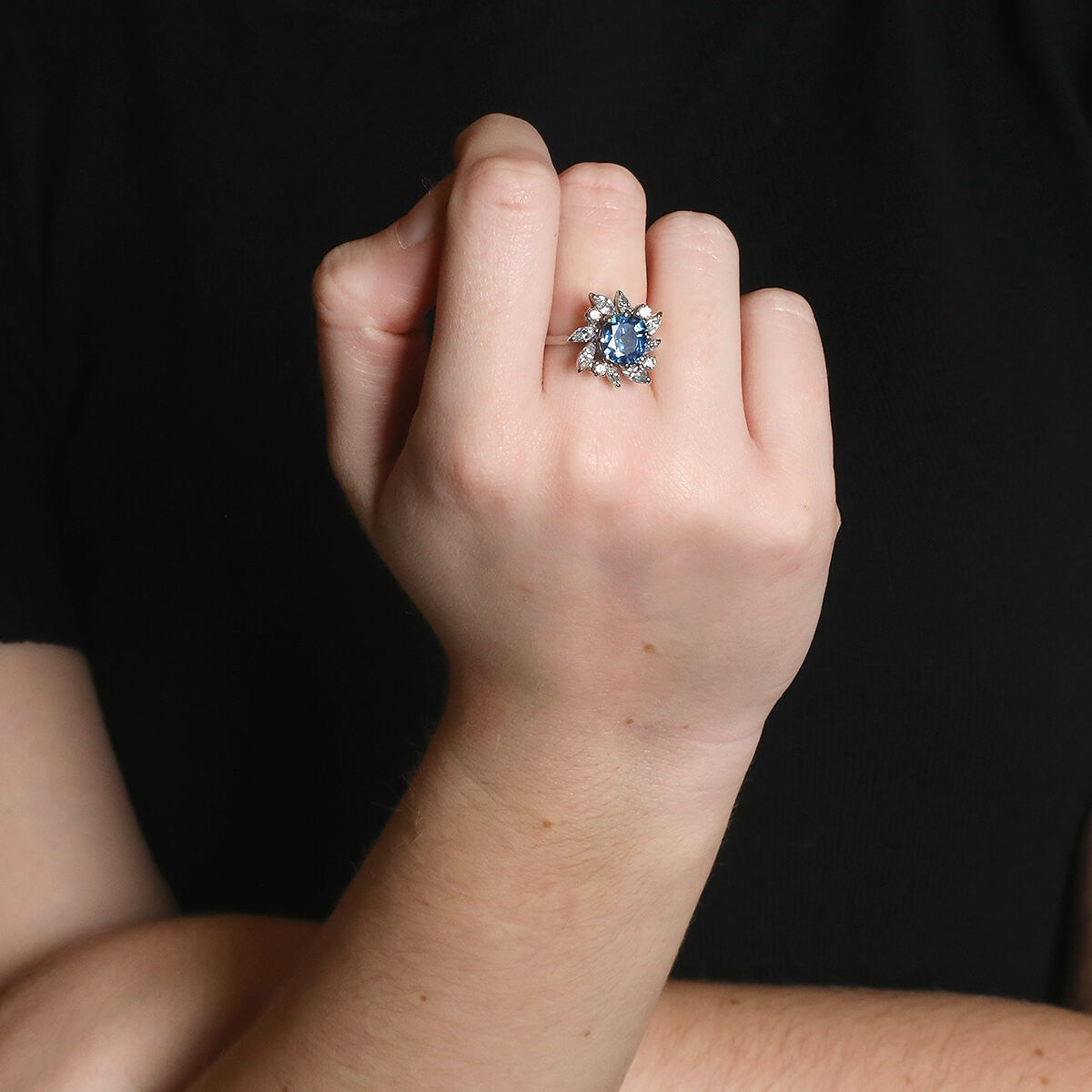 Sapphire, diamonds and gold ring
