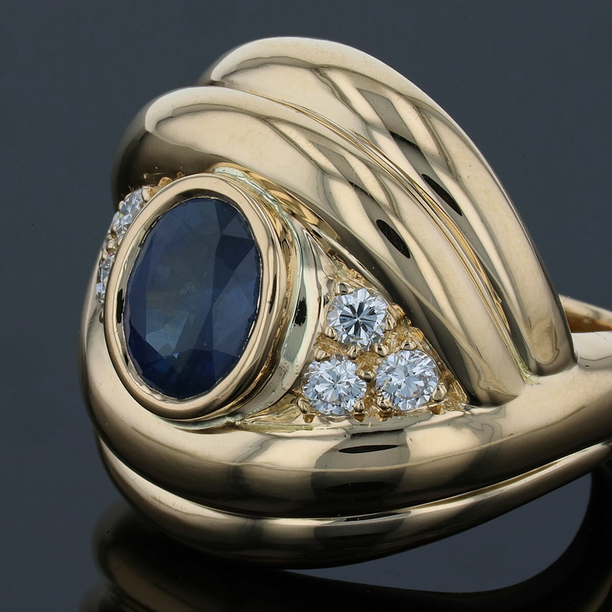 Sapphire, diamonds and gold ring