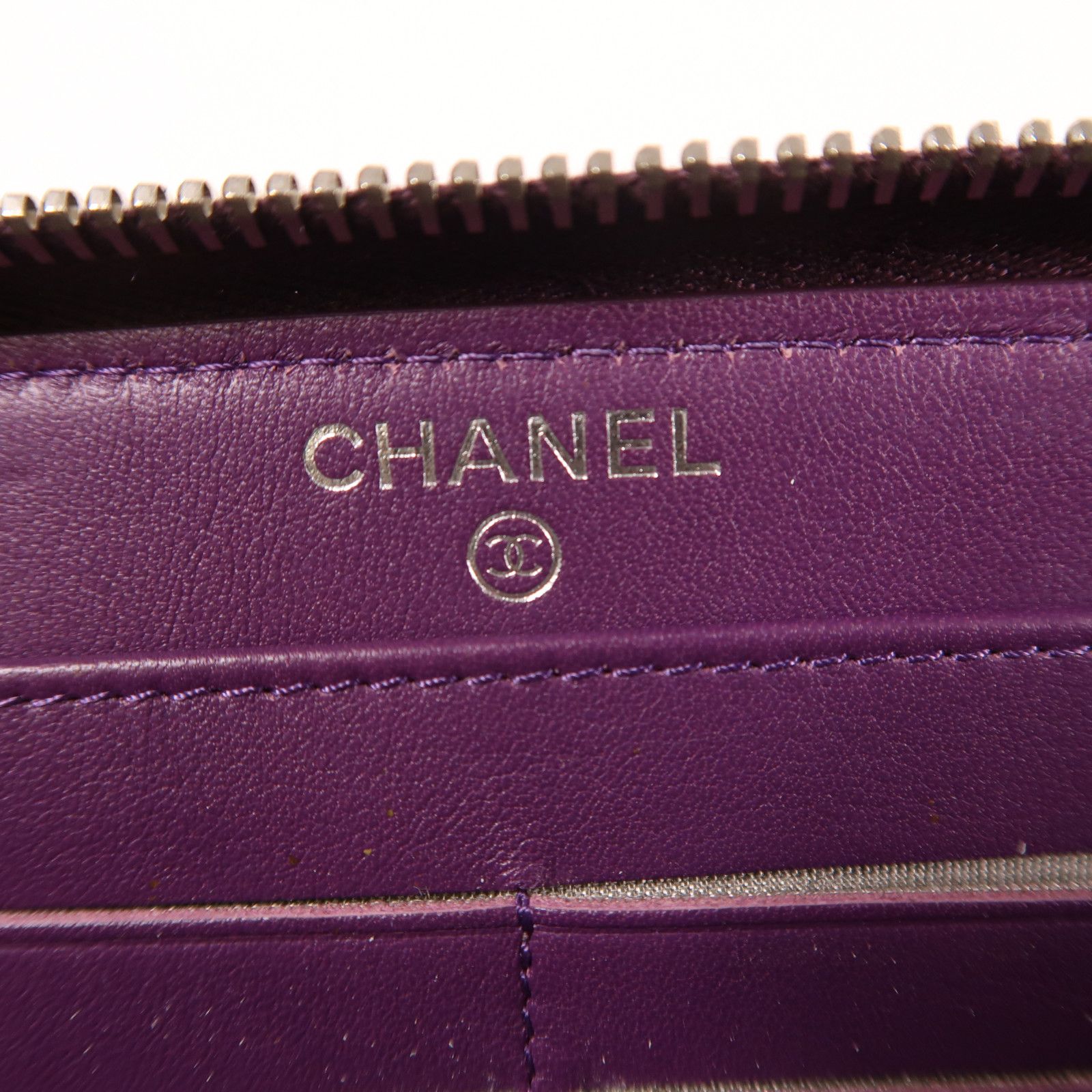 Chanel Purple Purple Enamel Lacquered Leather Long Wallet Silver Pocket Long Wallet Purple L-shaped Zipper Wallet Paten