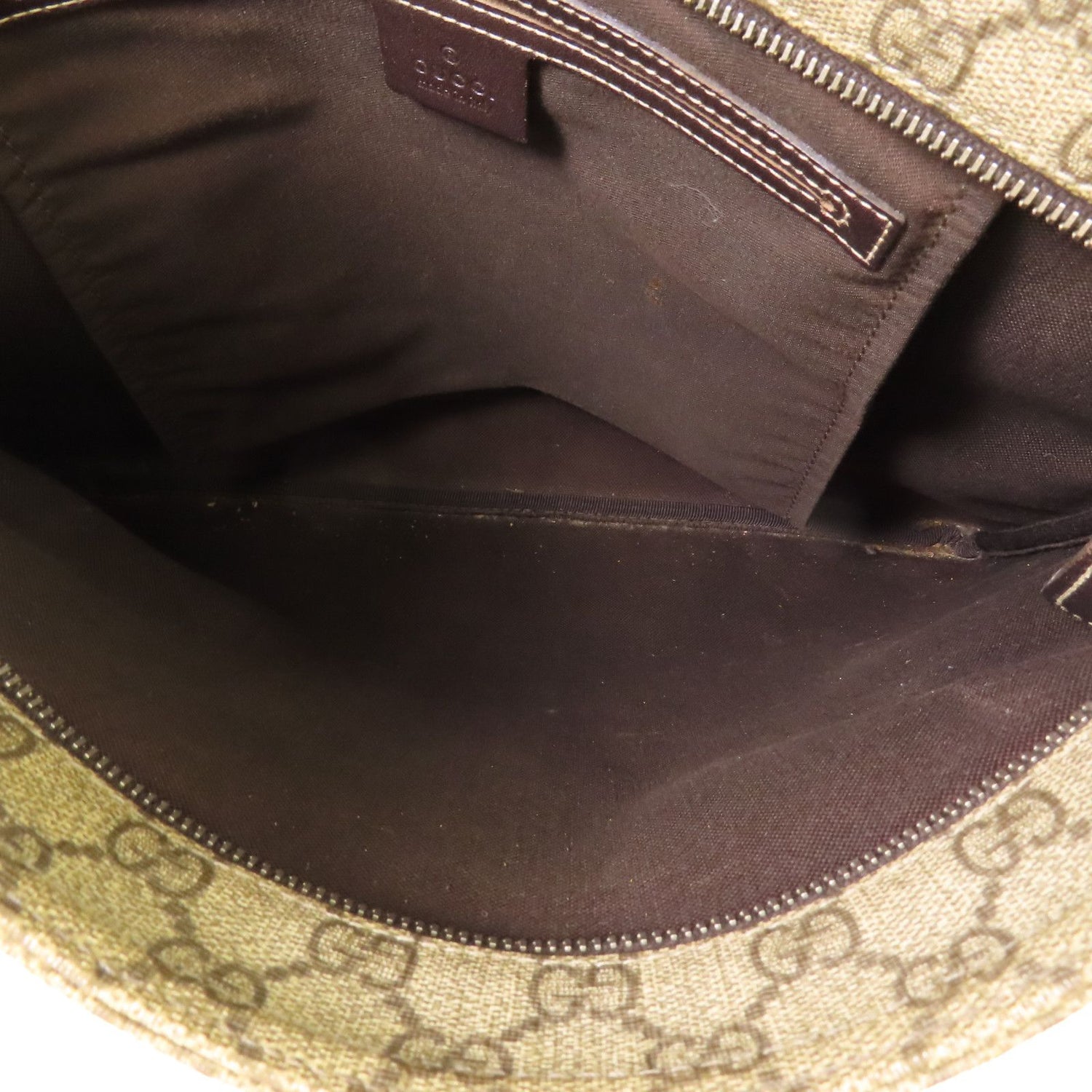 Gucci Large Flat Messenger, GG Supreme