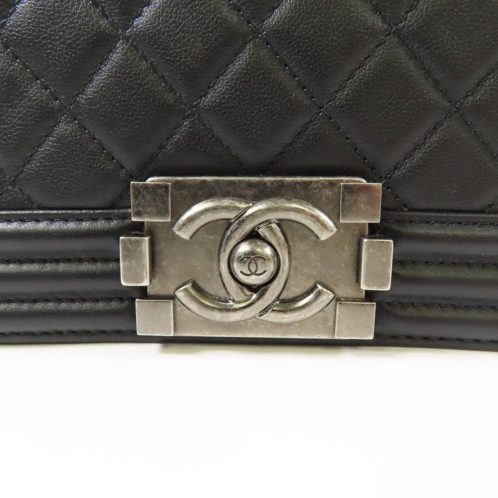Chanel Black Cowhide Leather Boy 20 Cross Shoulder Bag Calfskin (cowhide) A 67085