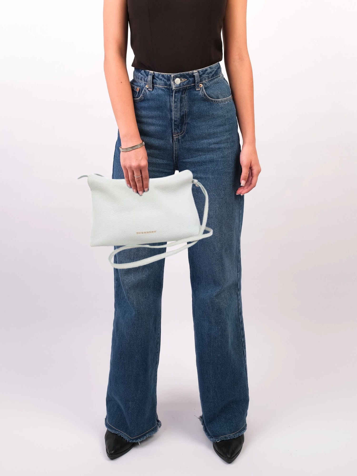 Excellent Burberry Blue Leather Shoulder Bag with Logo