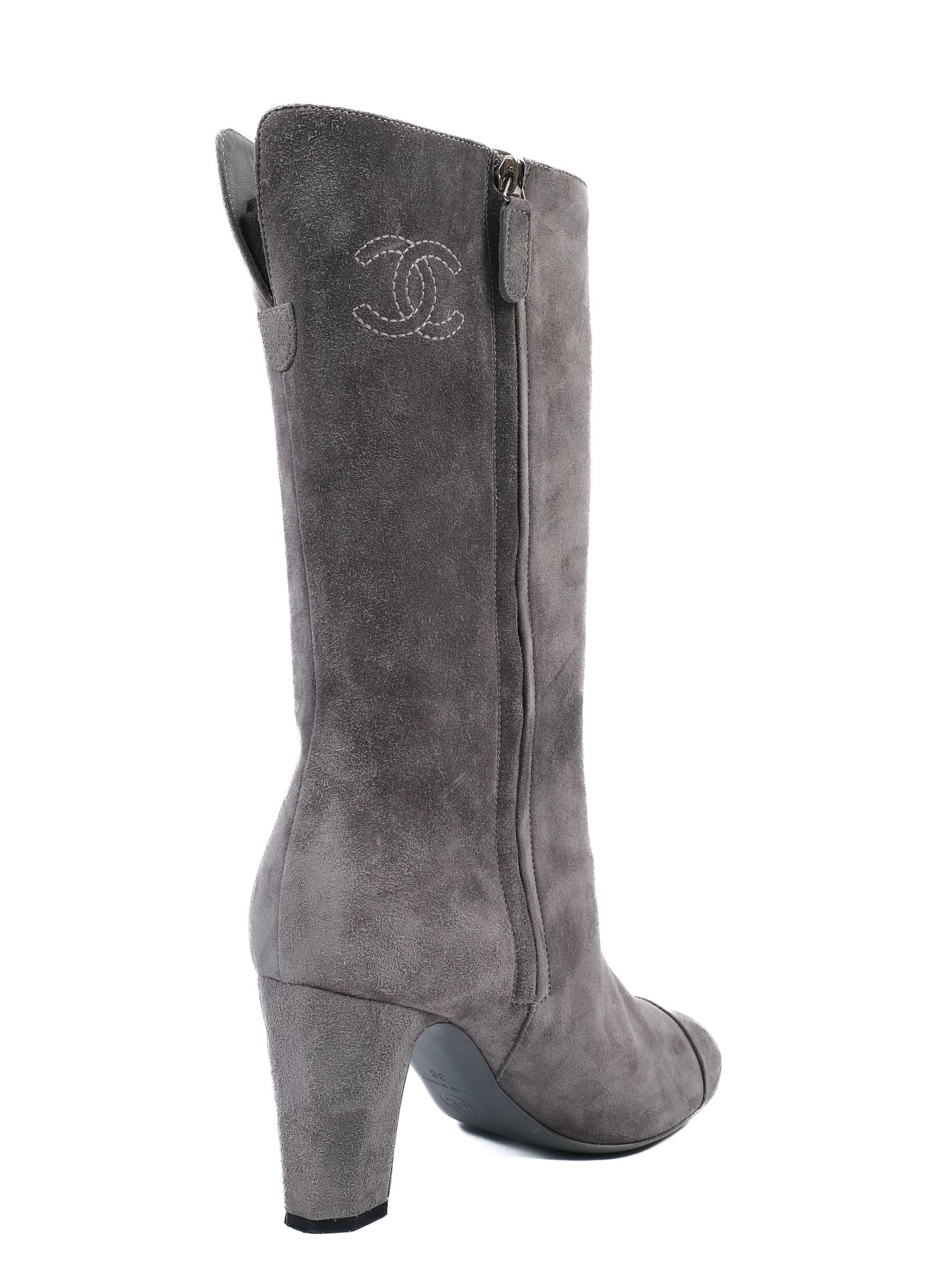 Excellent Chanel Gray Leather Boots Size 38 with Stylish Mid-Heel