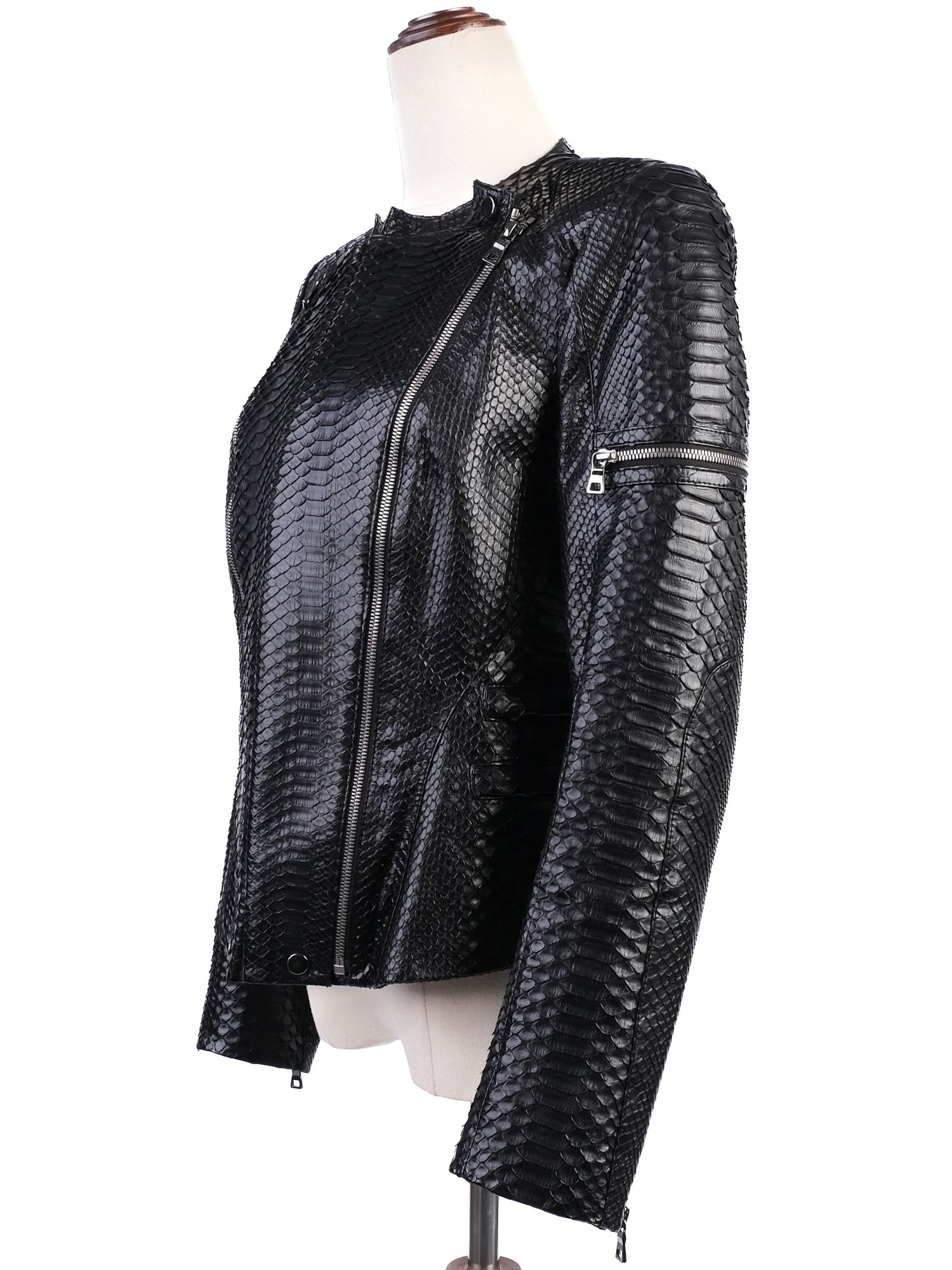 Excellent Punto Black Leather Jacket with Textured Pattern