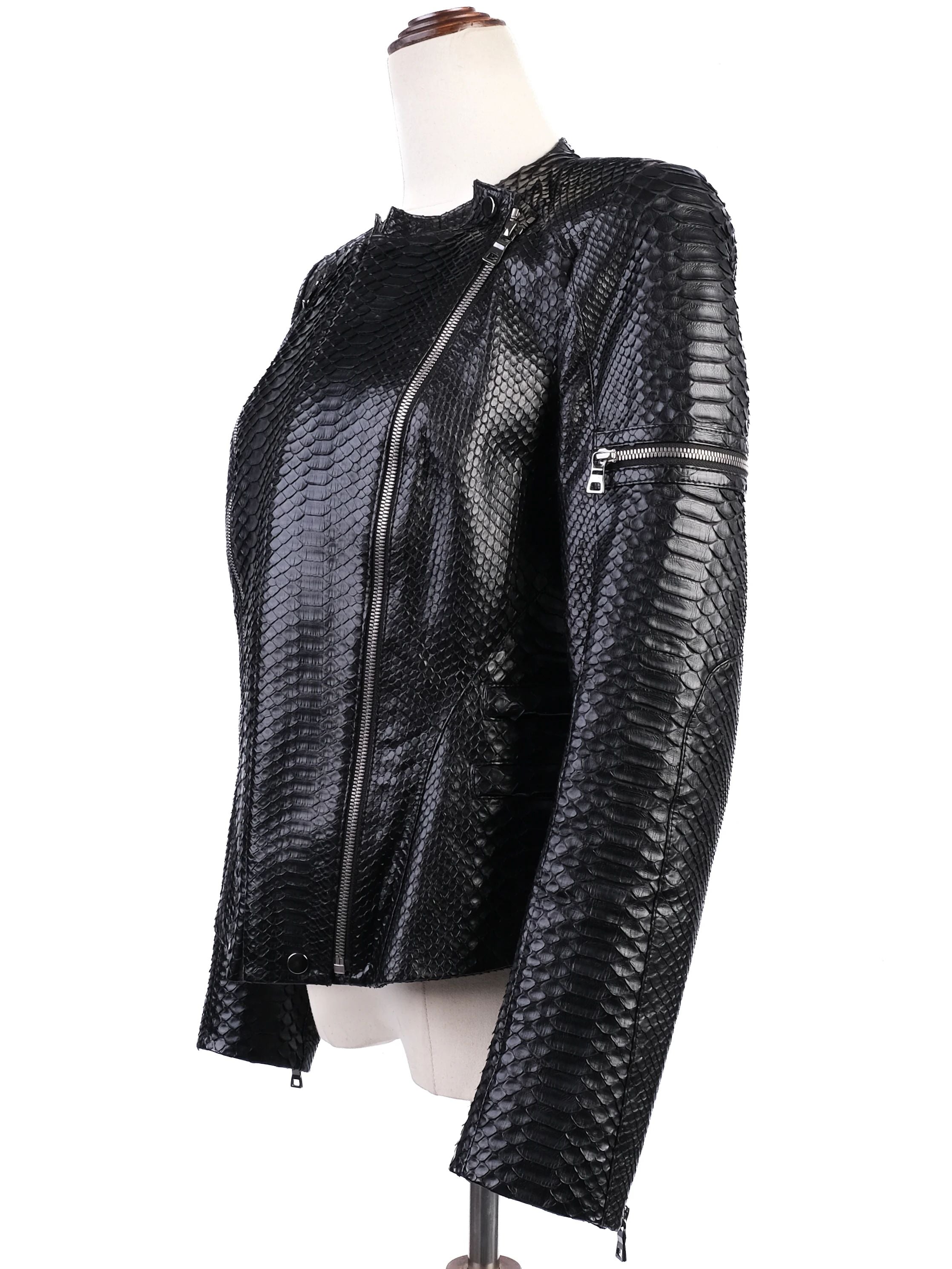 Excellent Punto Black Leather Jacket with Textured Pattern