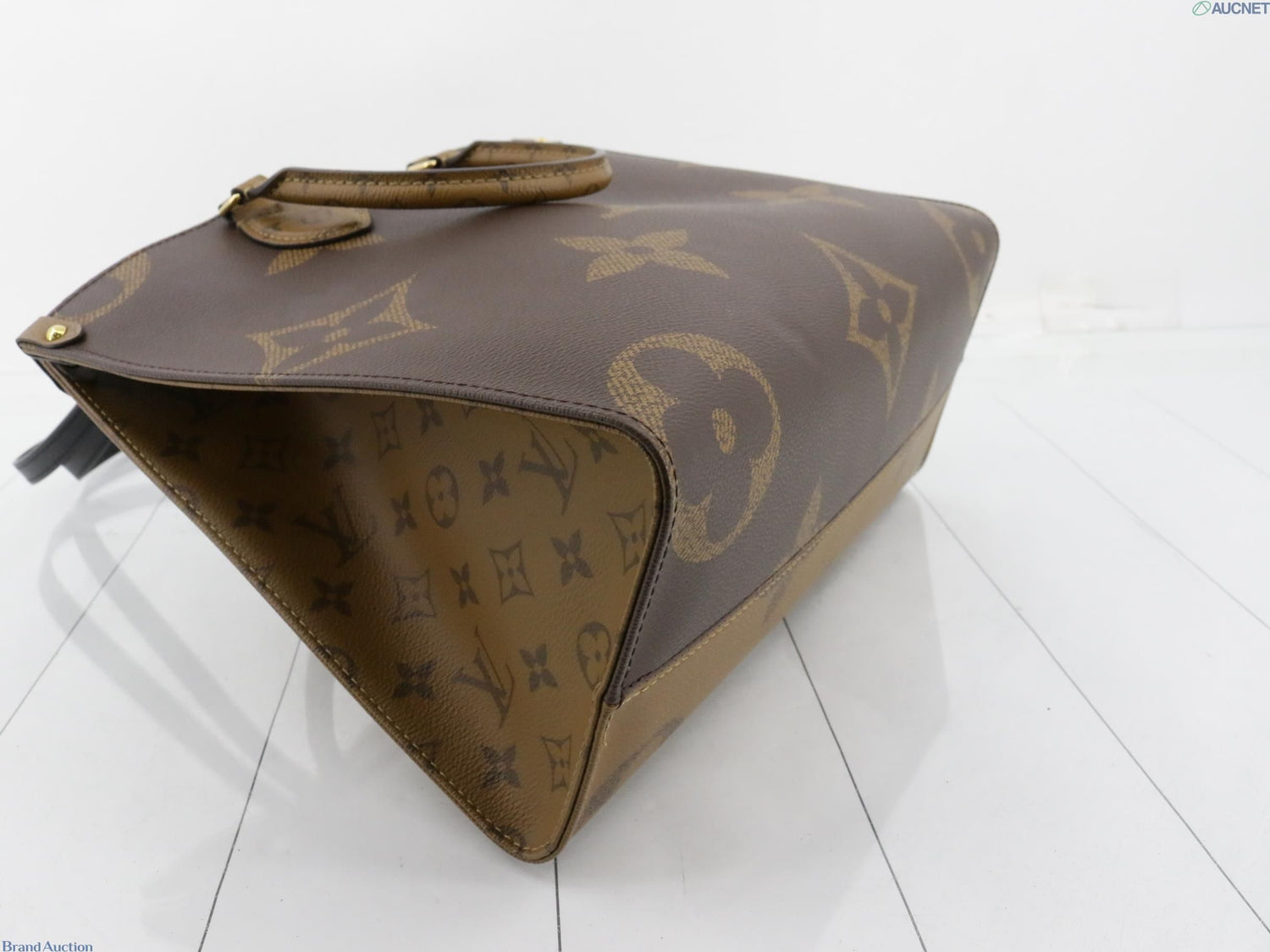 Louis Vuitton OnTheGo MM, Monogram Giant