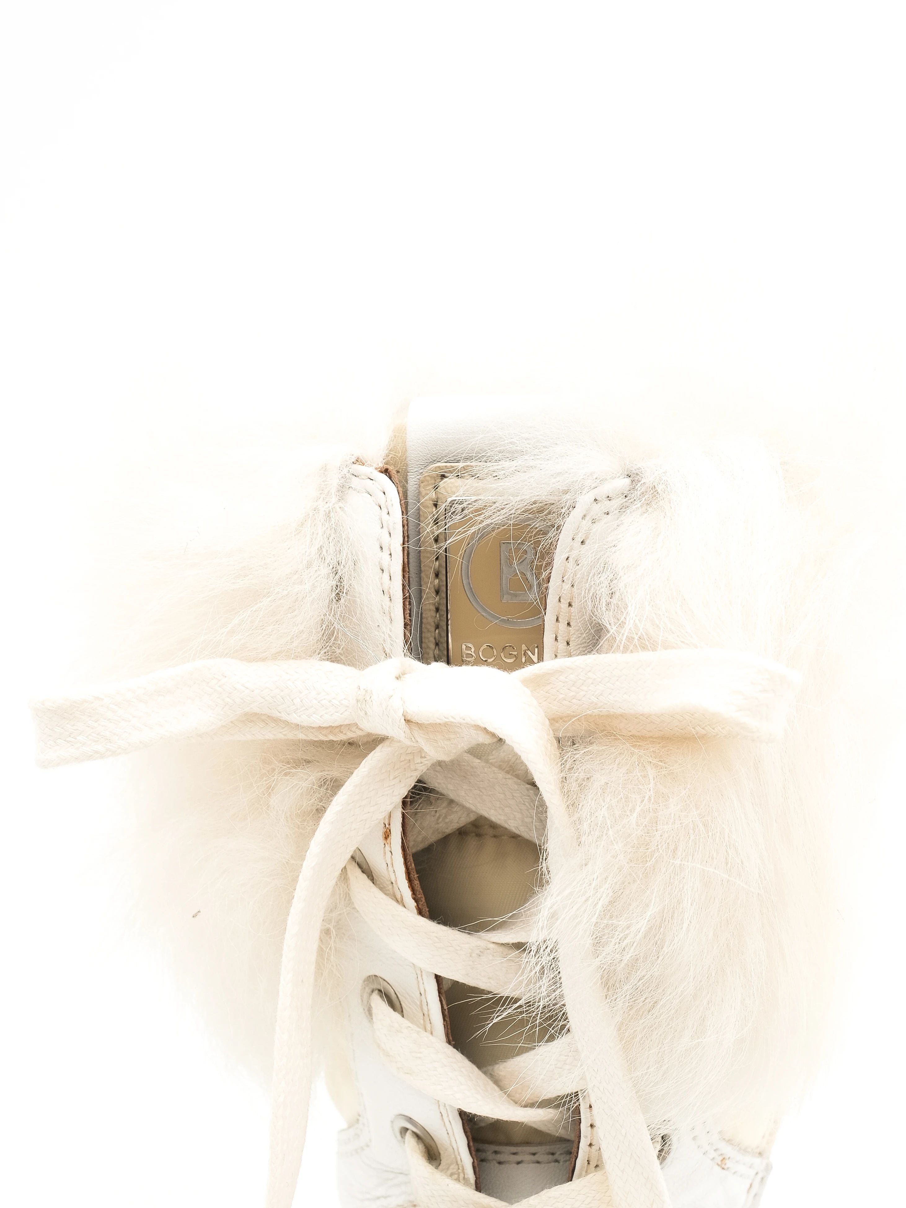 NEW Bogner White Fuzzy Boots Size 38 Winter Rugged Sole