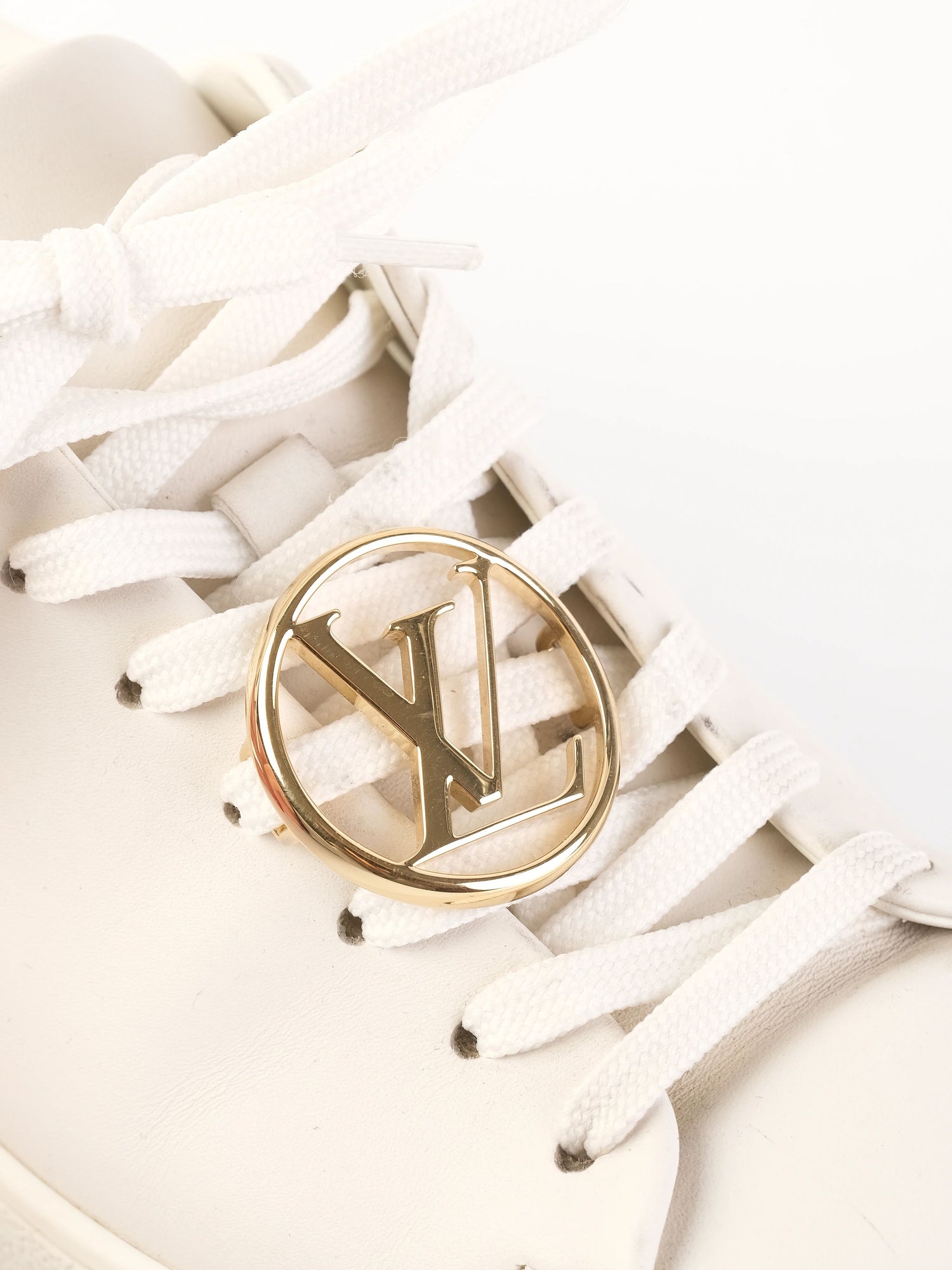 Excellent Louis Vuitton White Leather Sneakers Size 35 with Logo