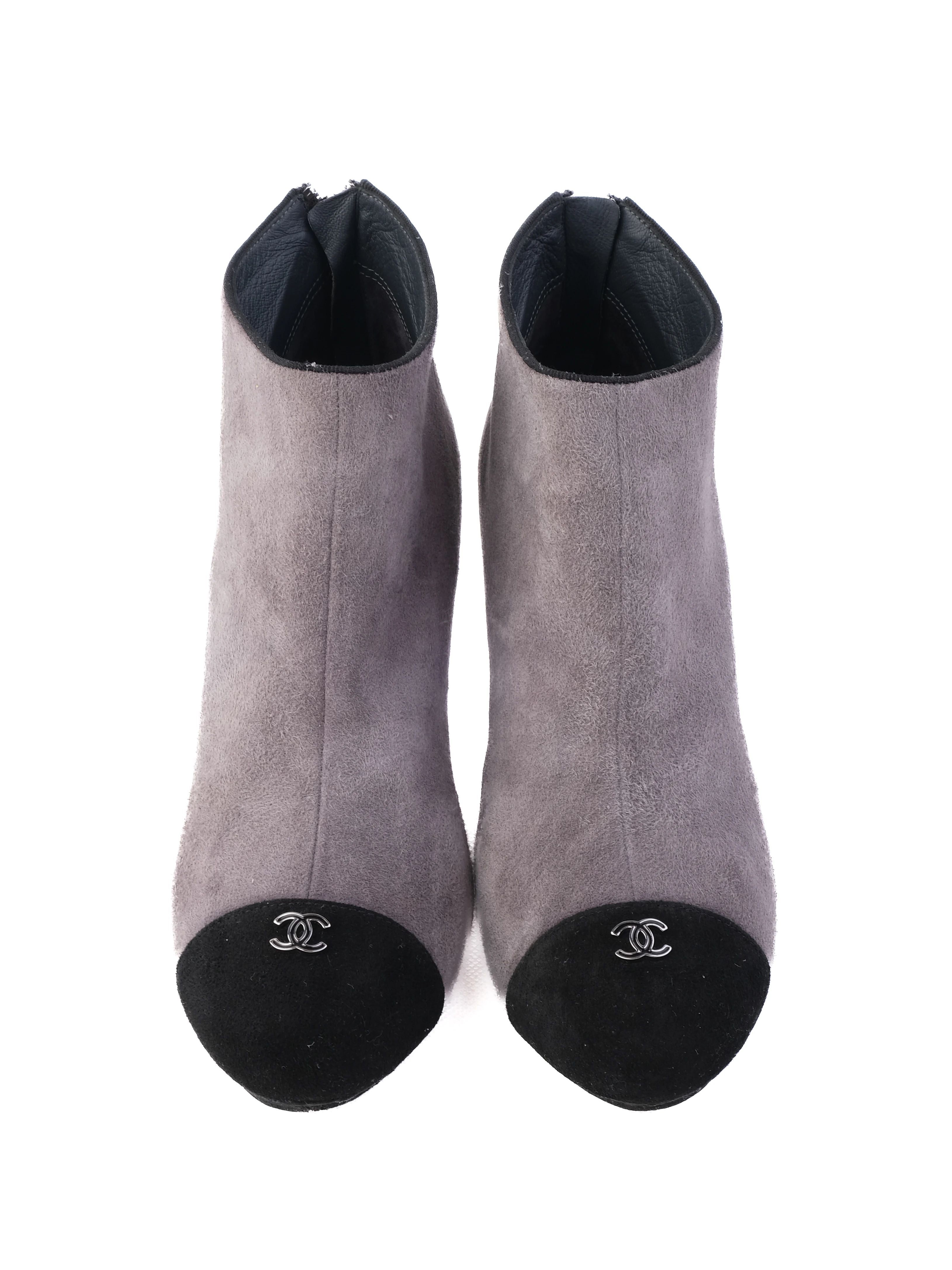 Excellent Chanel Gray Leather High-Heeled Ankle Boots Size 40