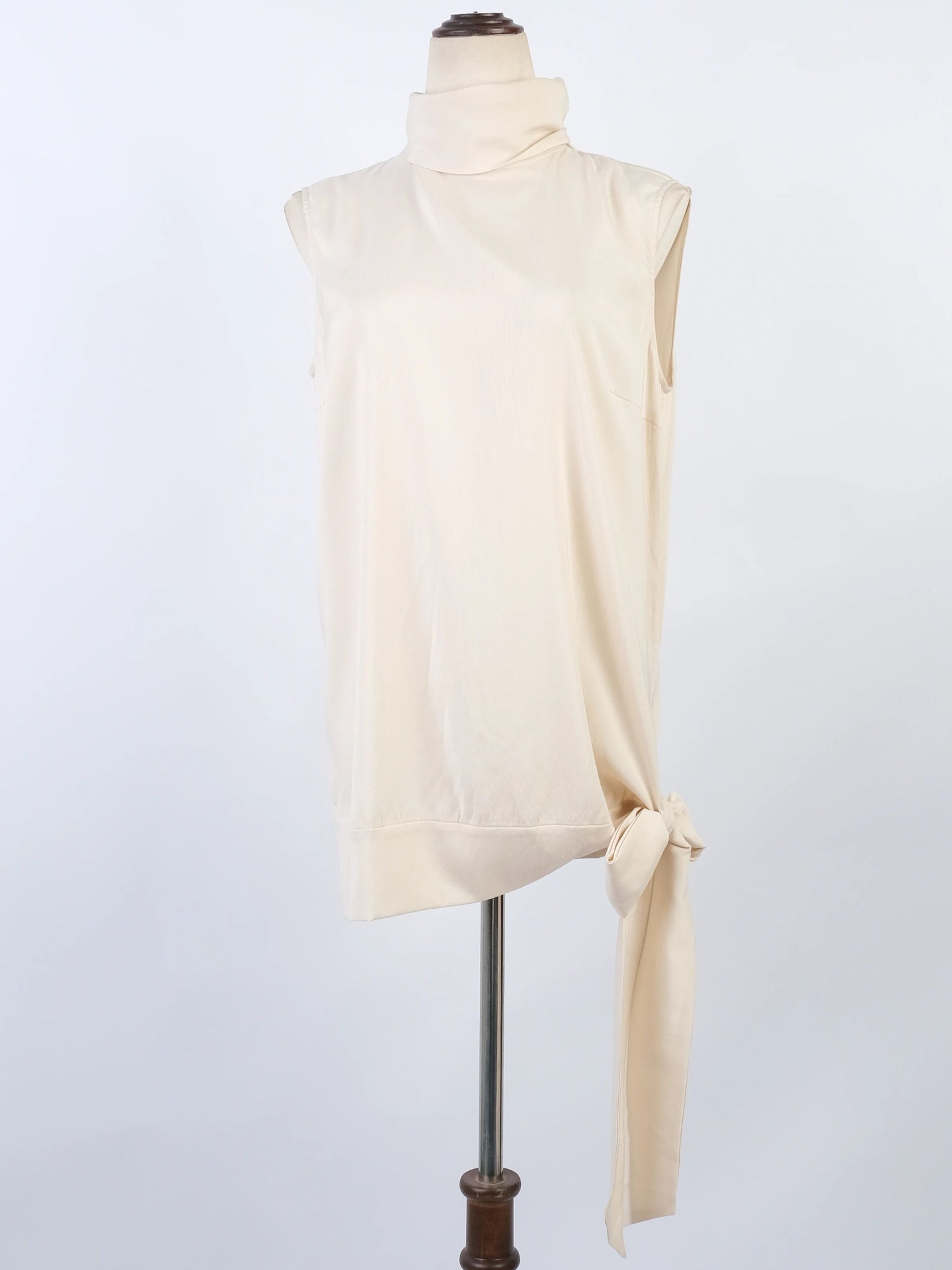 NEW Brunello Cucinelli Pink Cashmere Turtleneck Size M with Knot Detail