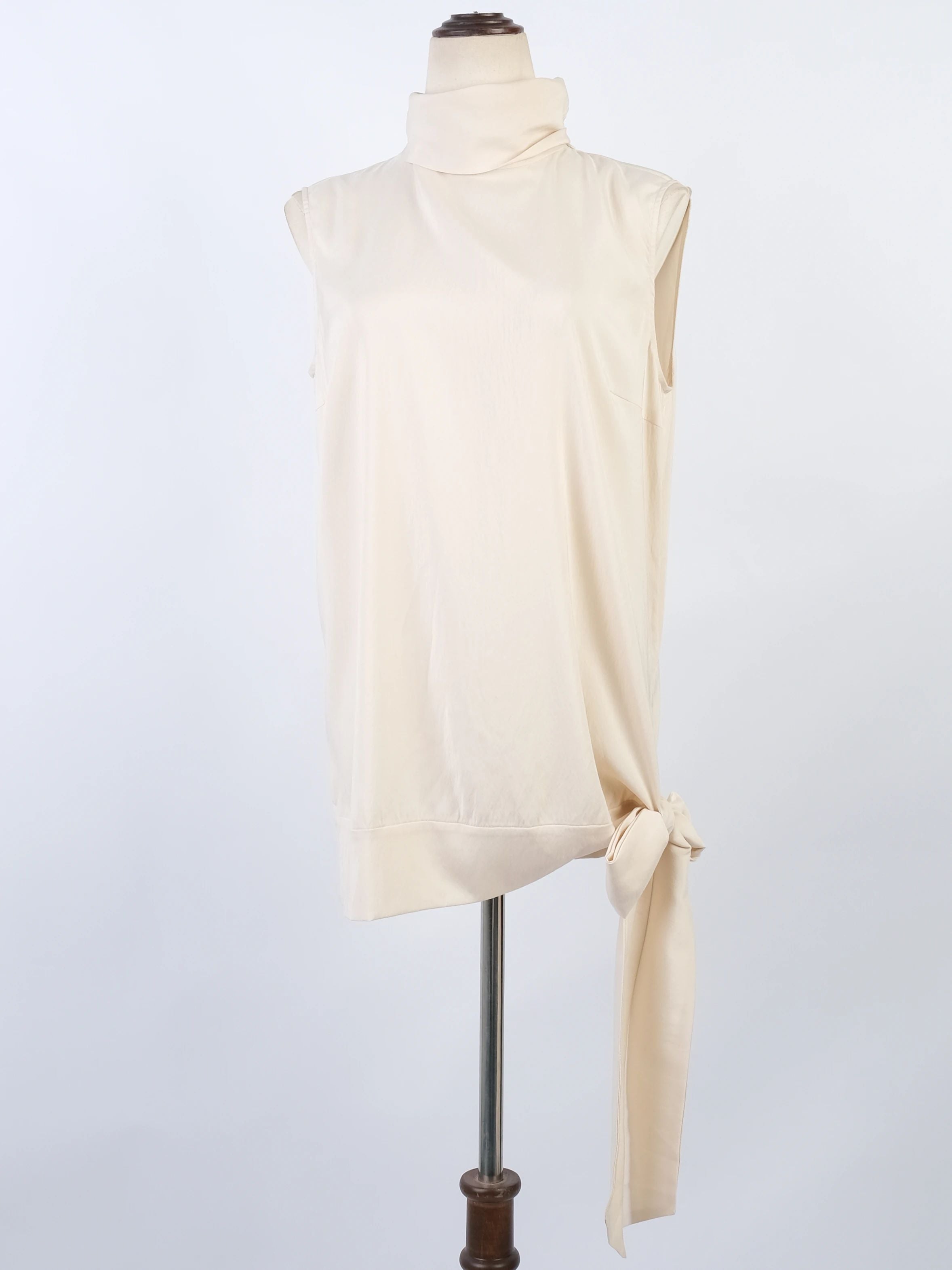 NEW Brunello Cucinelli Pink Cashmere Turtleneck Size M with Knot Detail