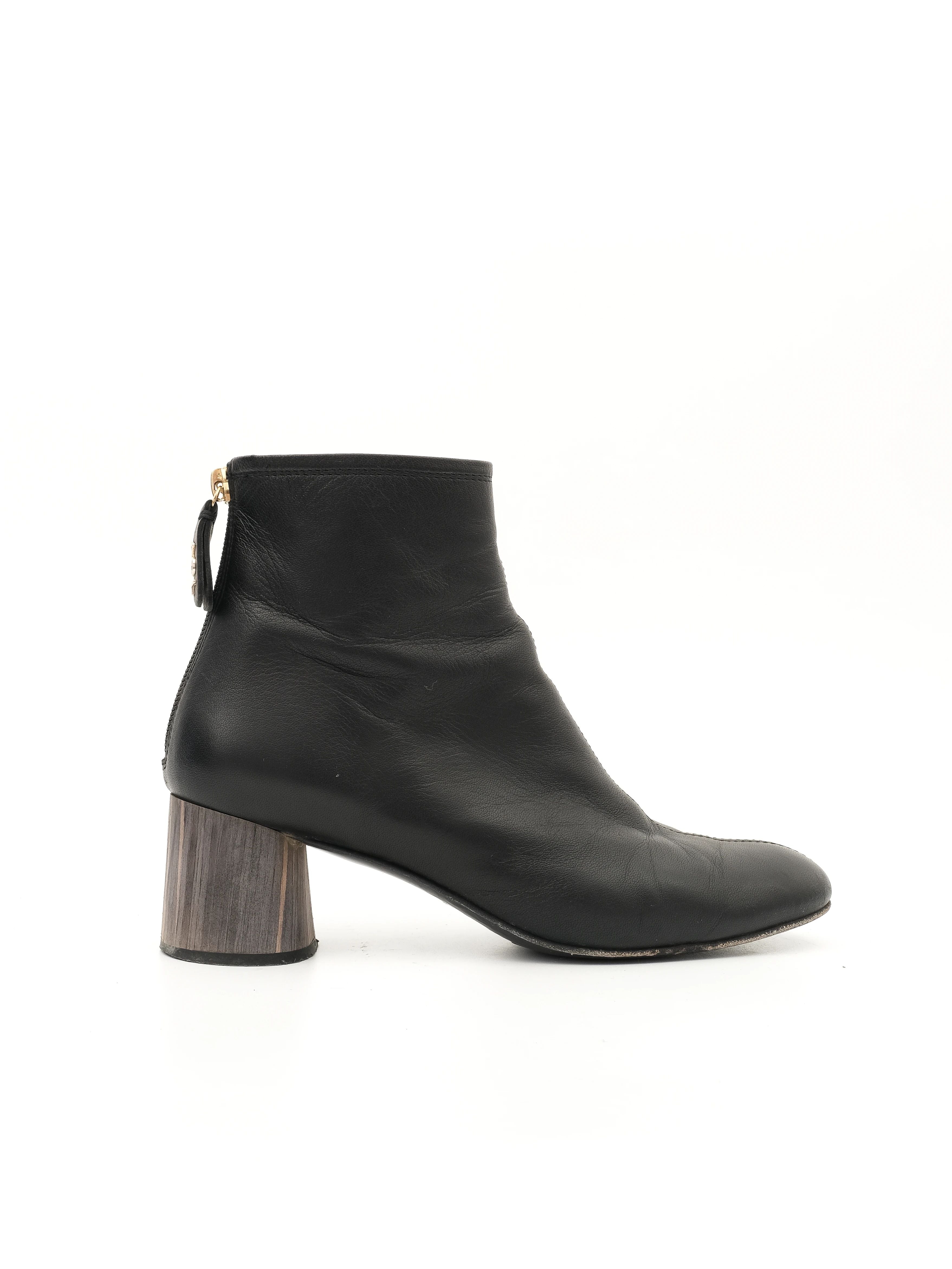Excellent AGL Black Leather Ankle Boots Size 36 with Block Heel