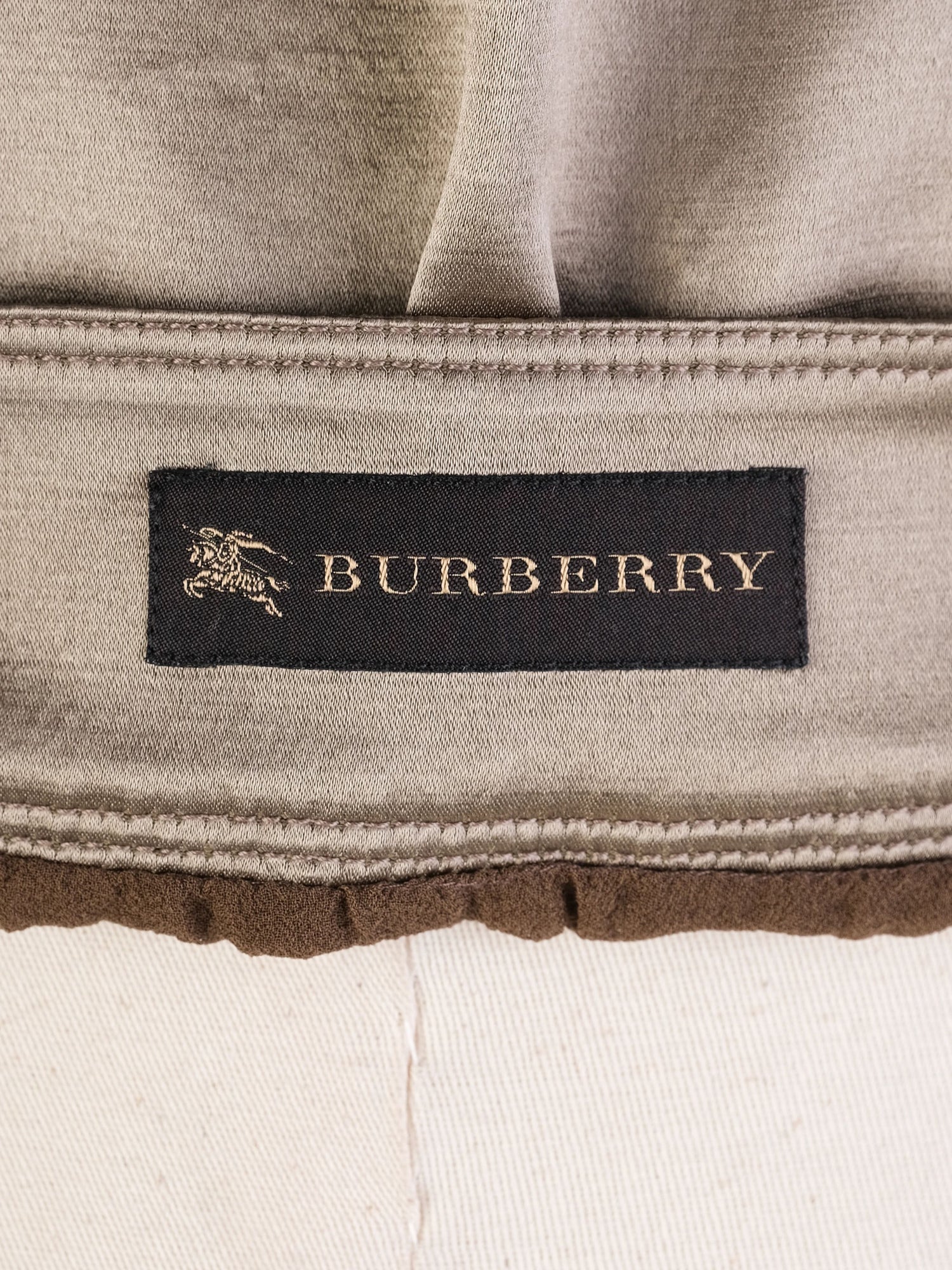 Excellent Burberry Green Wool Skirt Size M with Ruffled Hem