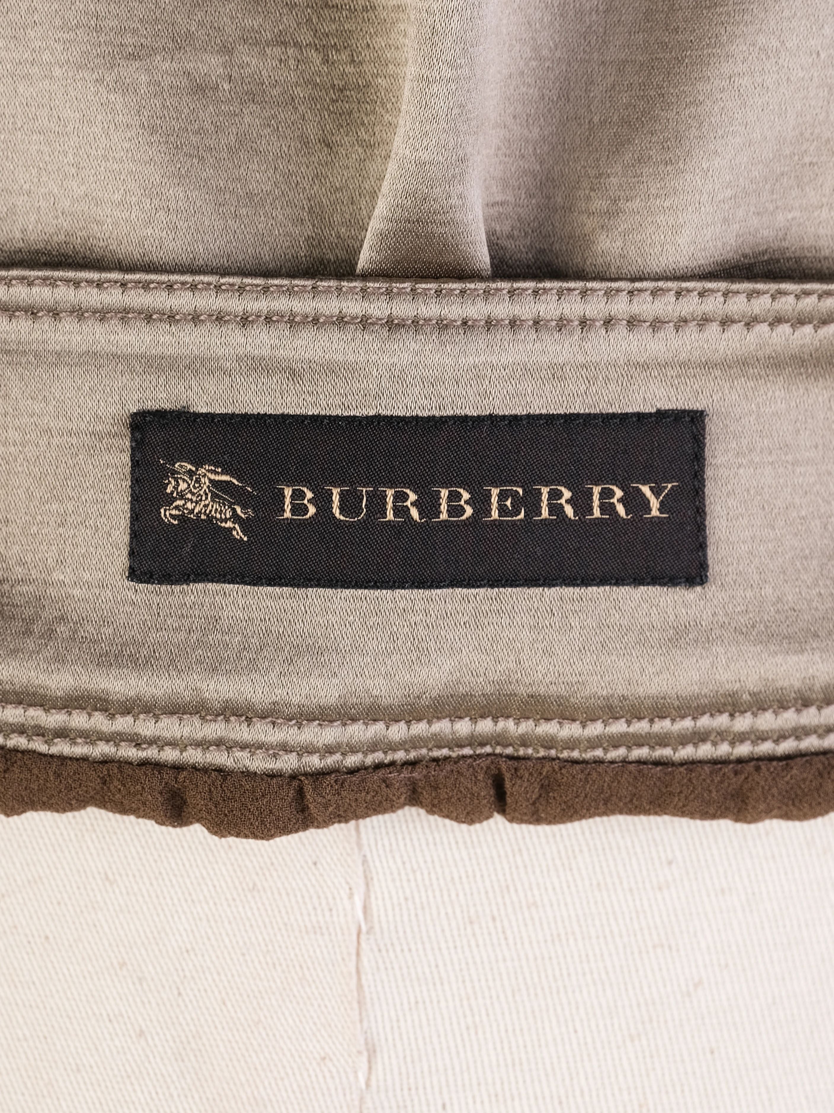 Excellent Burberry Green Wool Skirt Size M with Ruffled Hem