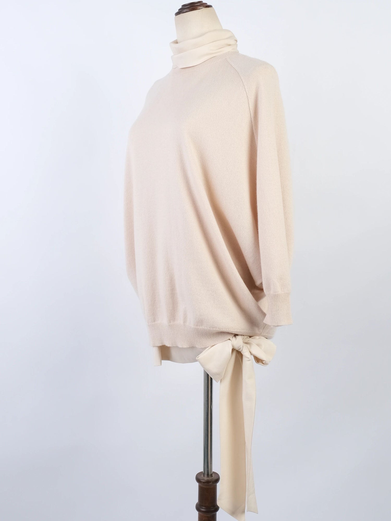NEW Brunello Cucinelli Pink Cashmere Turtleneck Size M with Knot Detail